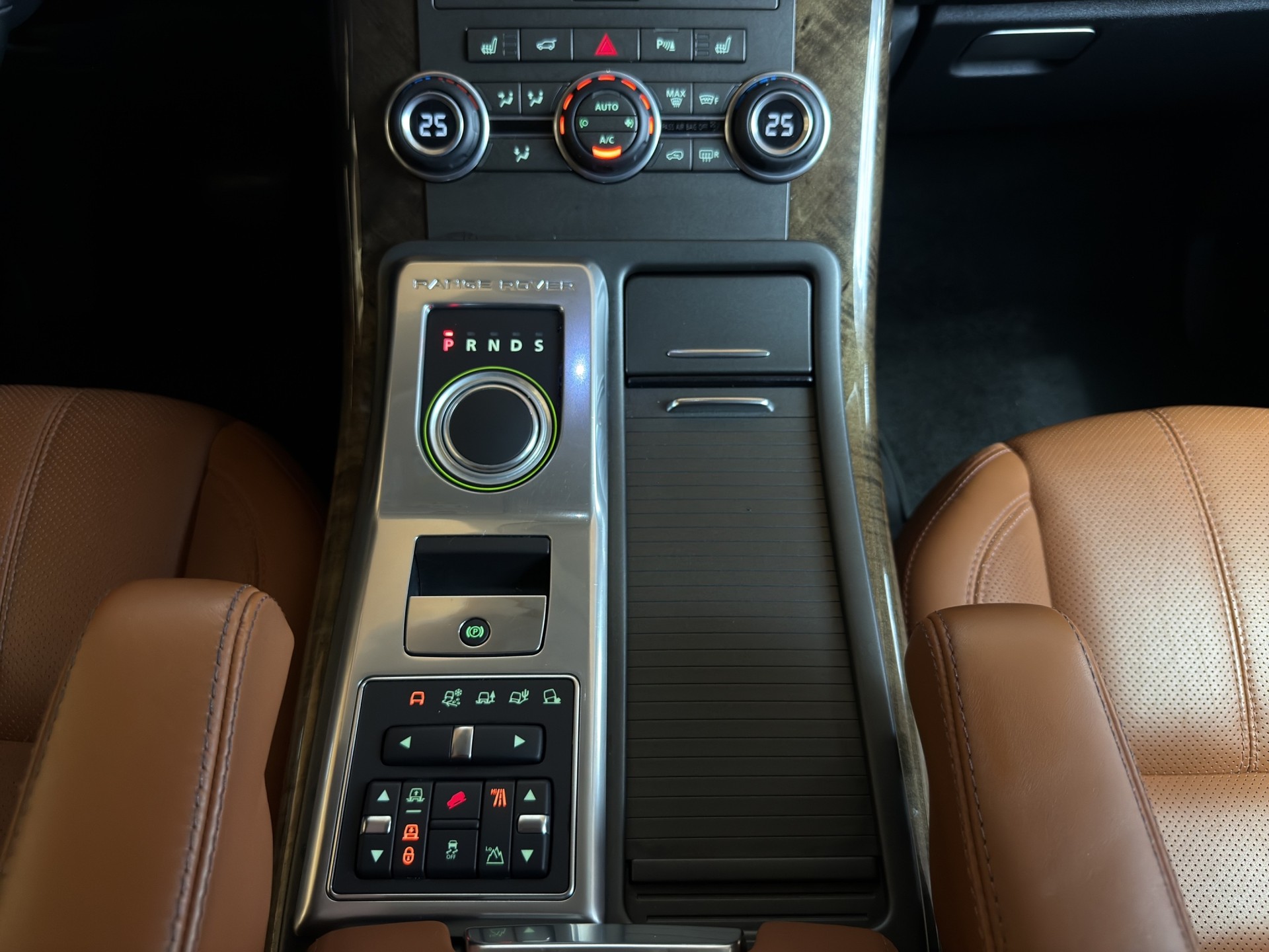 LAND ROVER Range Rover Sport 3.0 TDV6 SE Automatic-image-17