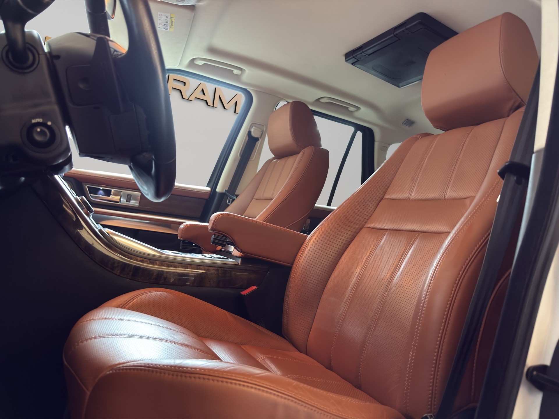 LAND ROVER Range Rover Sport 3.0 TDV6 SE Automatic-image-12