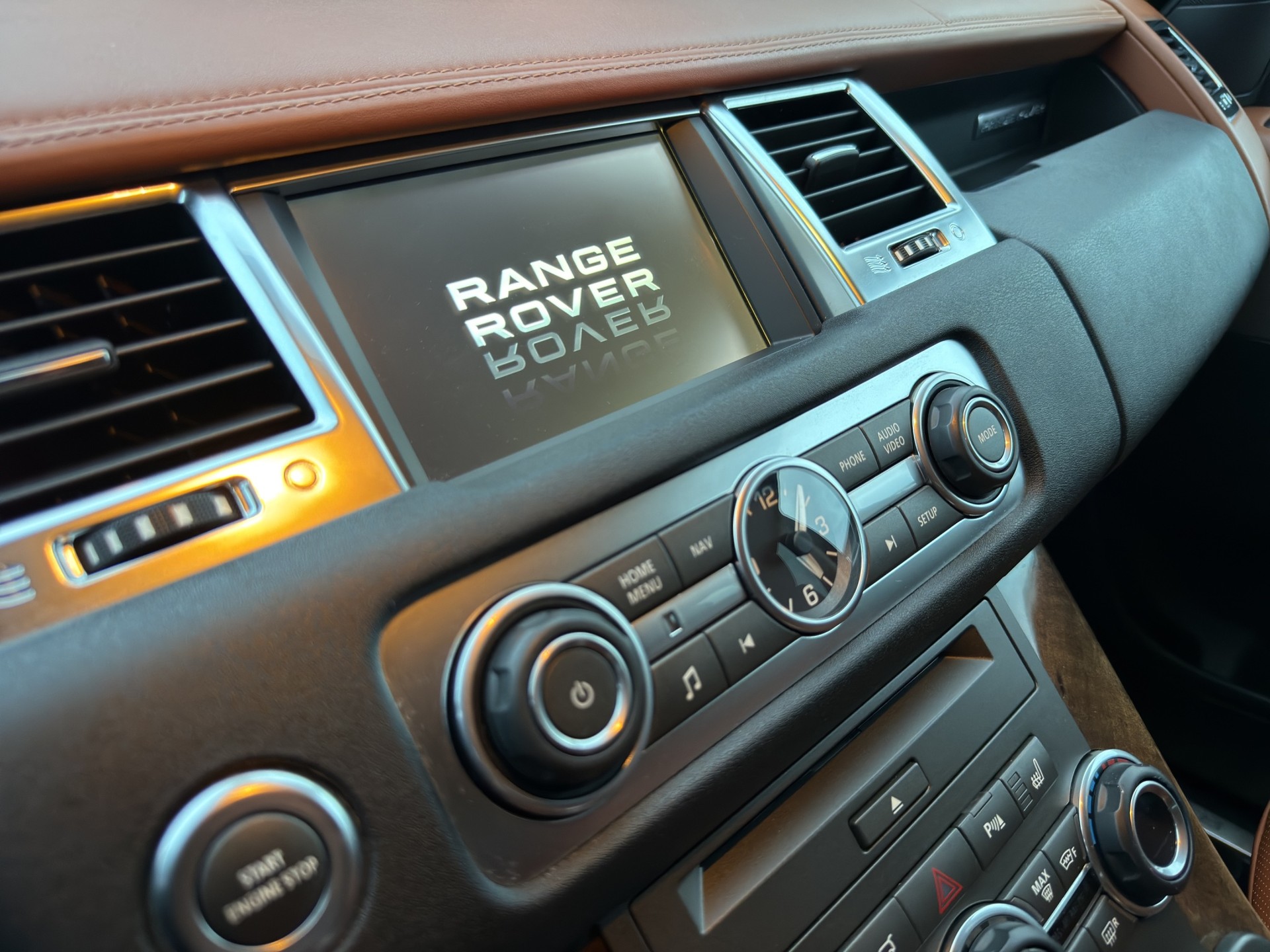 LAND ROVER Range Rover Sport 3.0 TDV6 SE Automatic-image-19