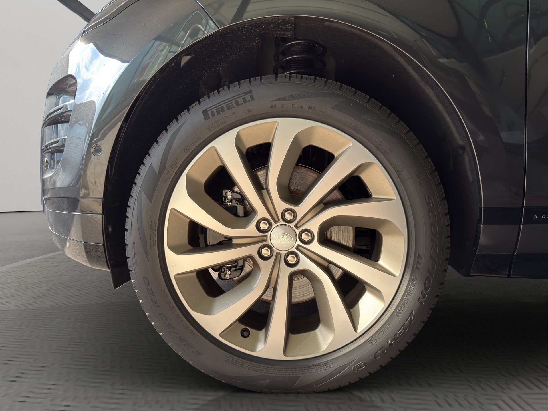 LAND ROVER Range Rover Evoque 1.5 T 270e Hoxton Edition-image-18
