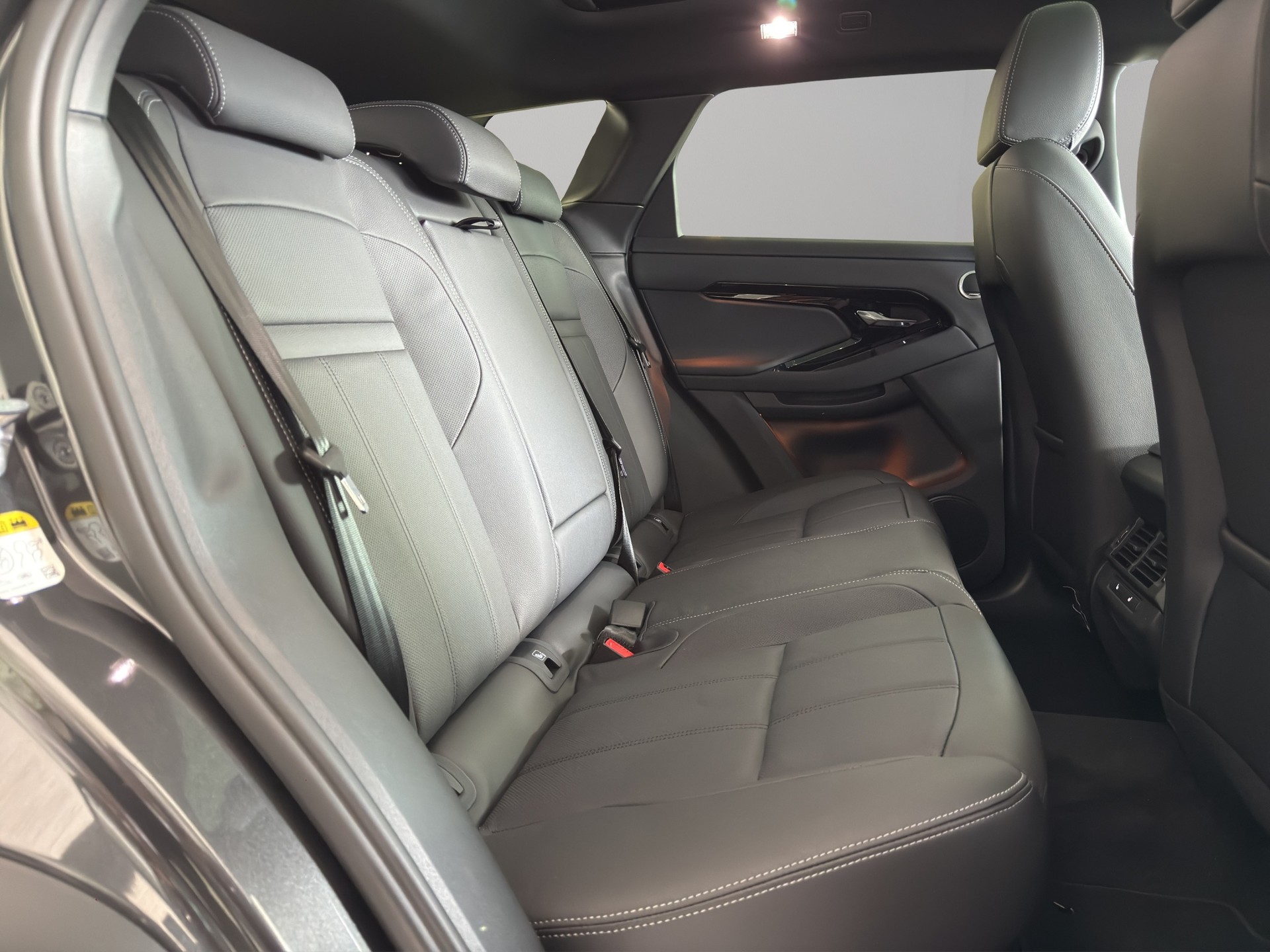 LAND ROVER Range Rover Evoque 1.5 T 270e Hoxton Edition-image-16