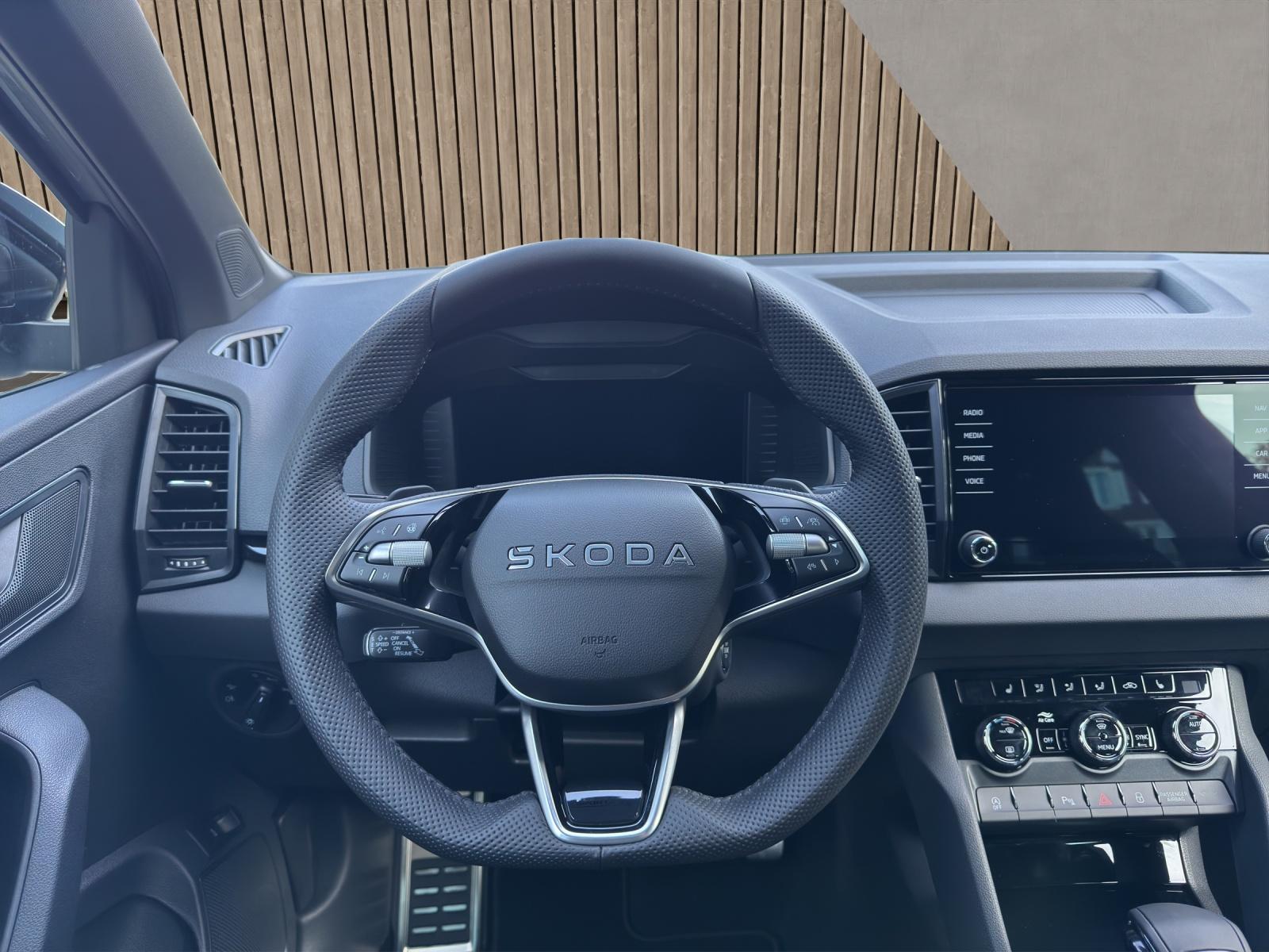 SKODA Karoq SportLine 2.0 TSI 4x4-image-12