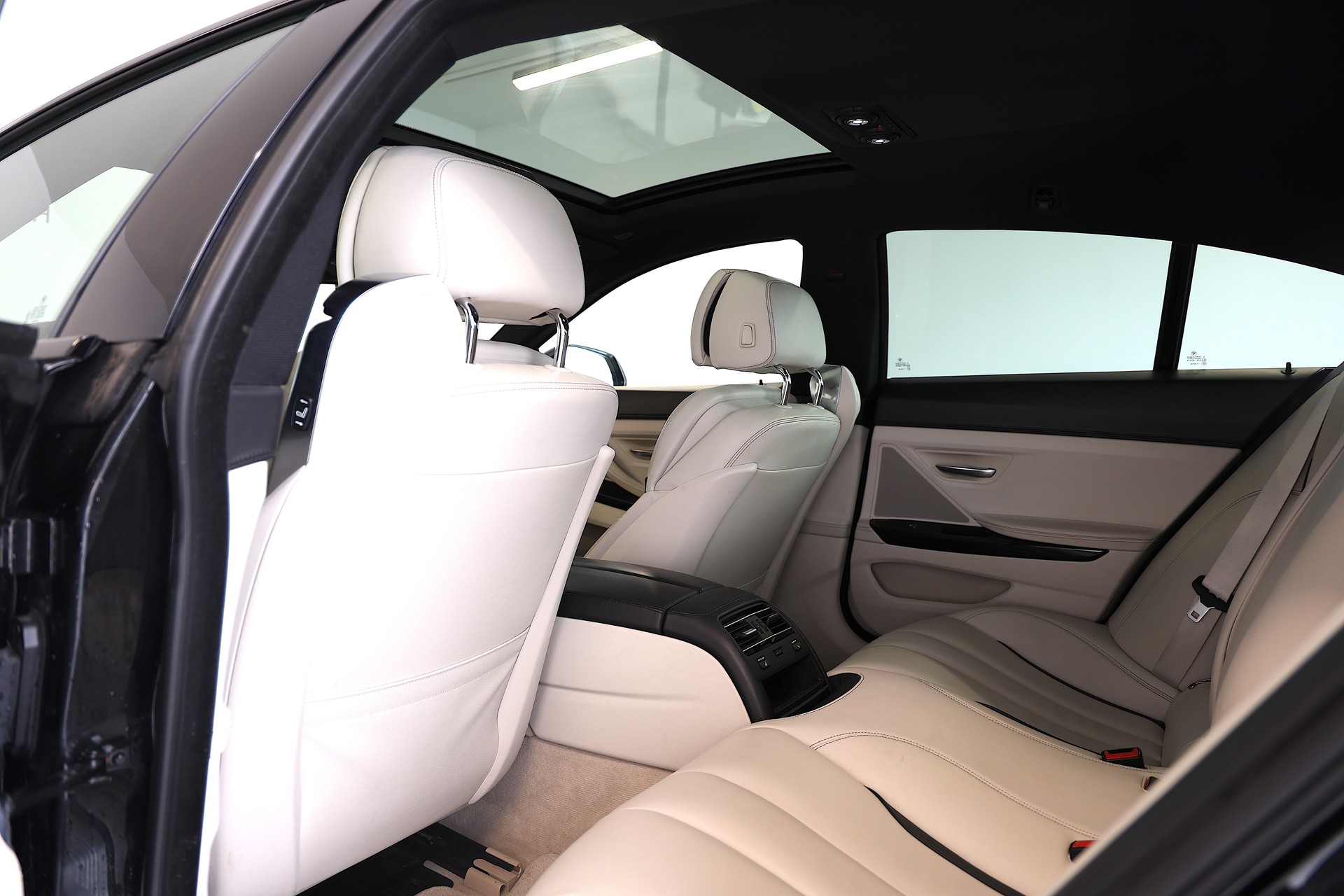 BMW 640d M-Sport xDrive Gran Coupé-image-19