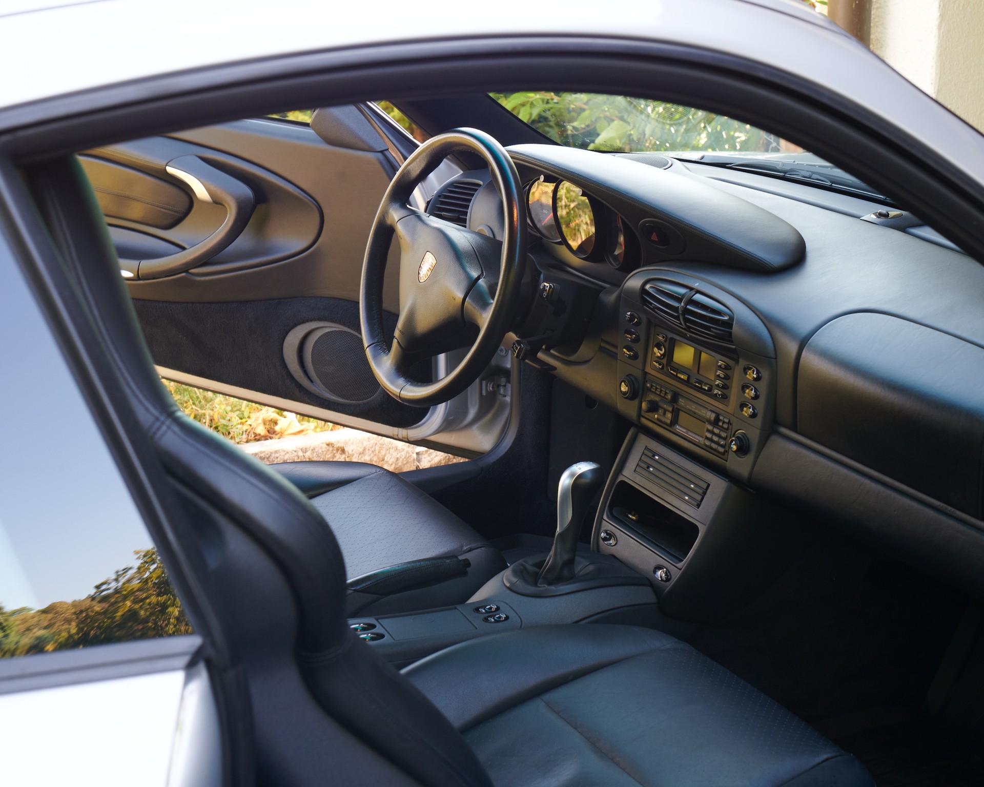 PORSCHE Carrera 4-image-4
