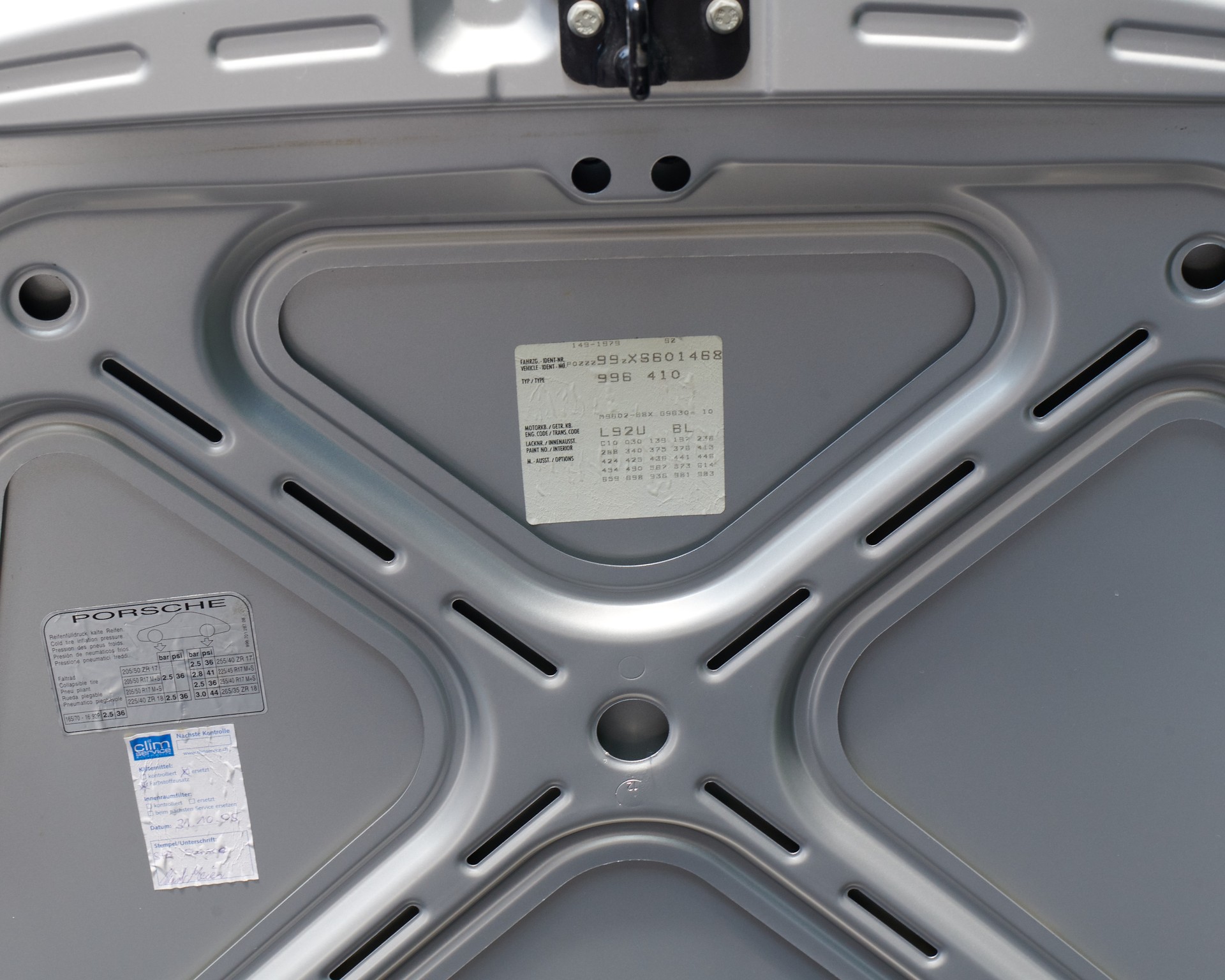 PORSCHE Carrera 4-image-12