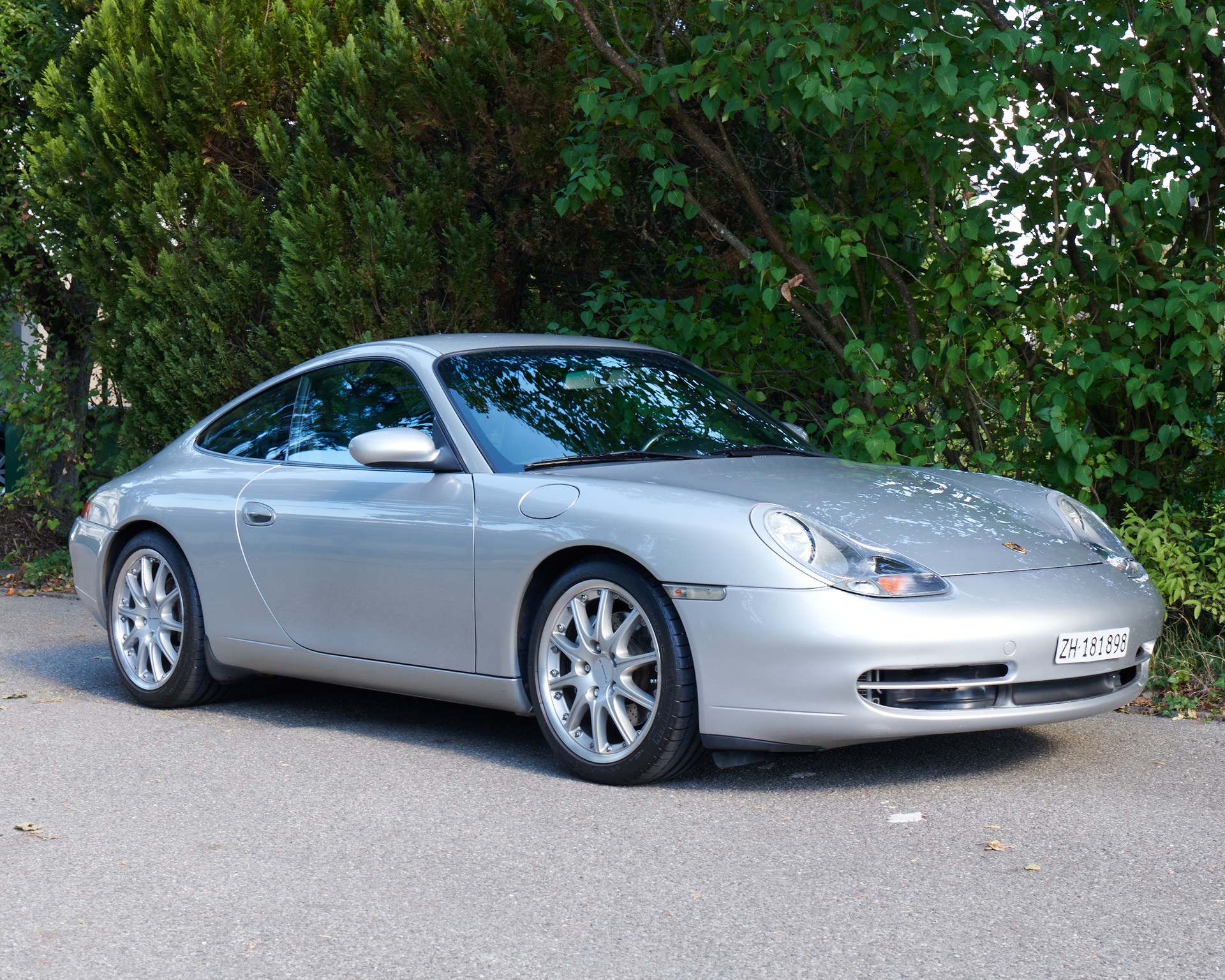 PORSCHE Carrera 4-image-0