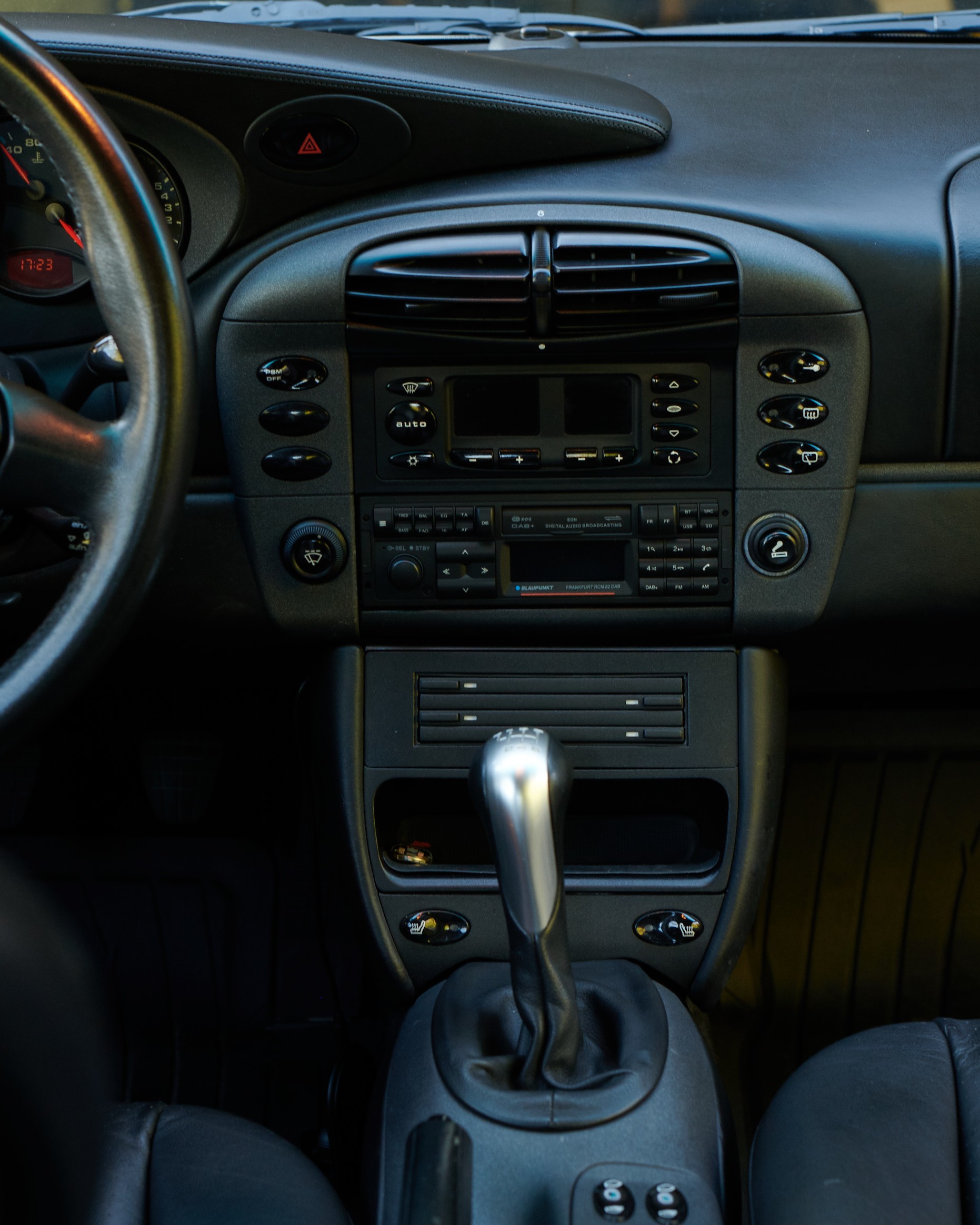 PORSCHE Carrera 4-image-7