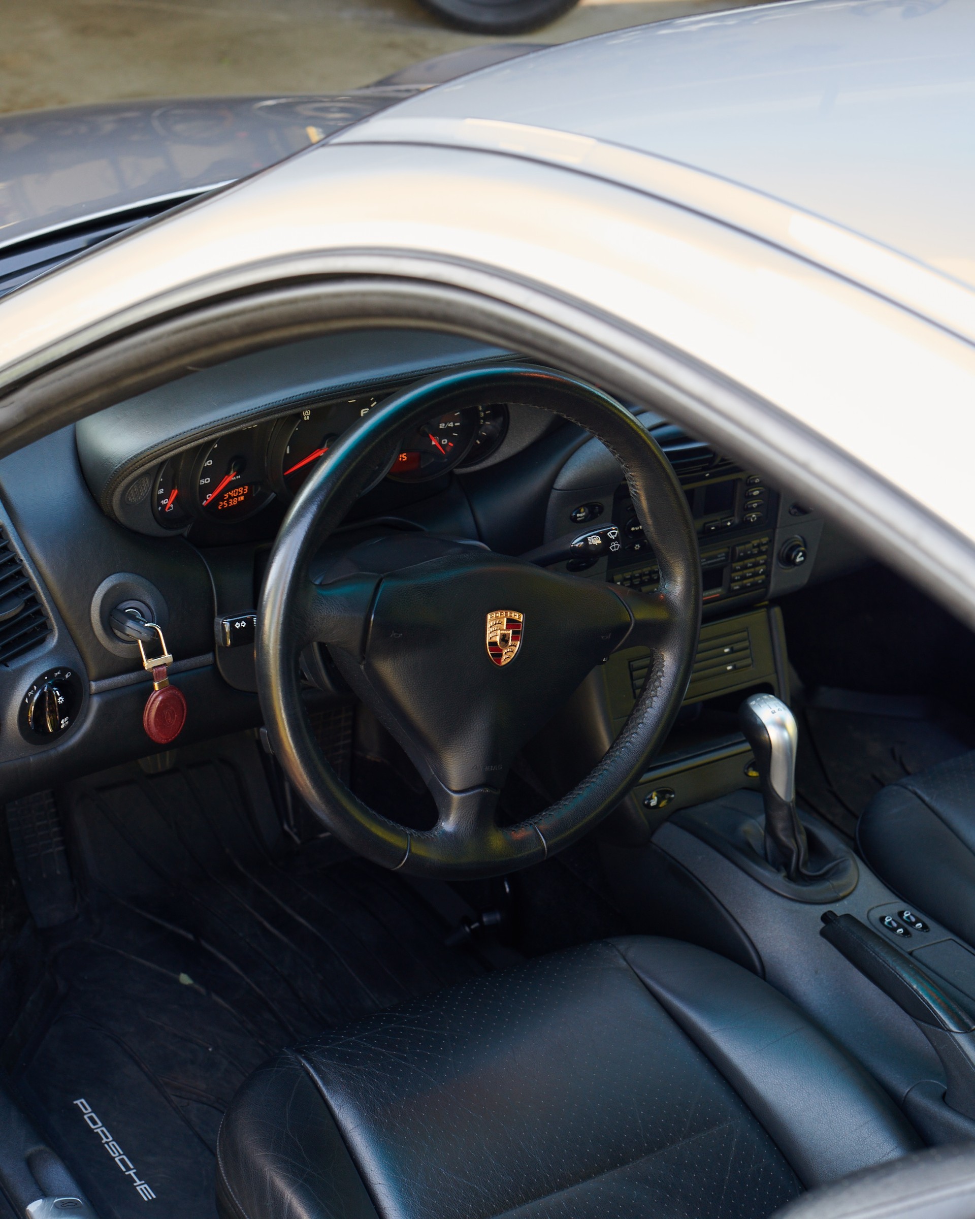 PORSCHE Carrera 4-image-3