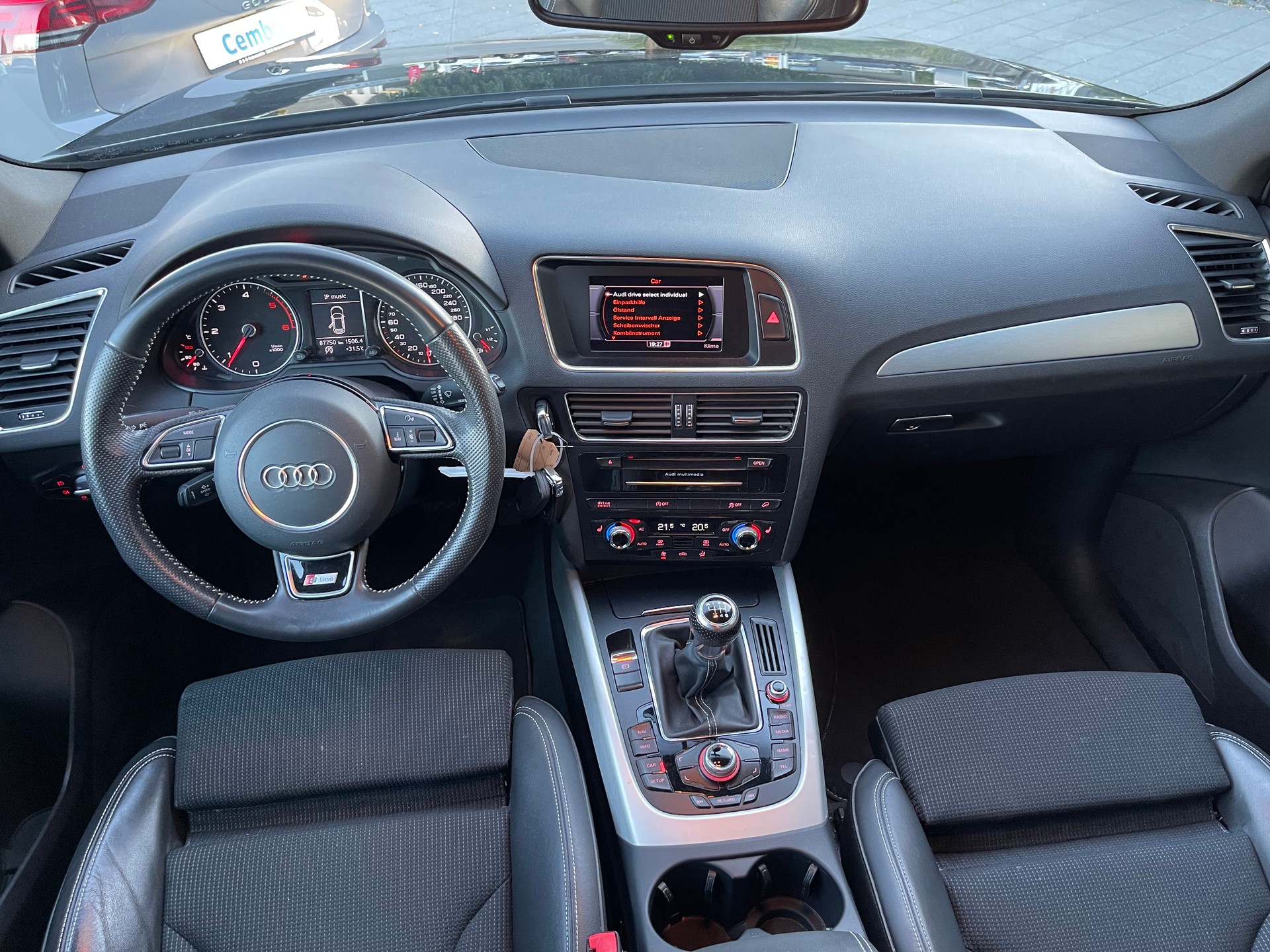 AUDI Q5 2.0 TDI S-Line-image-11