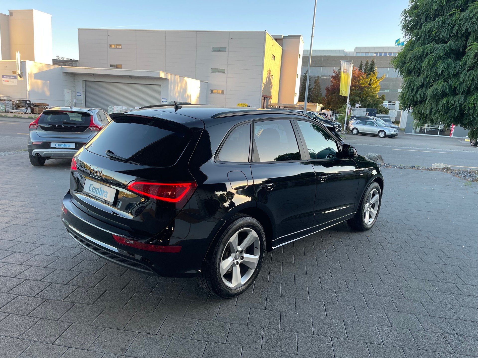 AUDI Q5 2.0 TDI S-Line-image-8