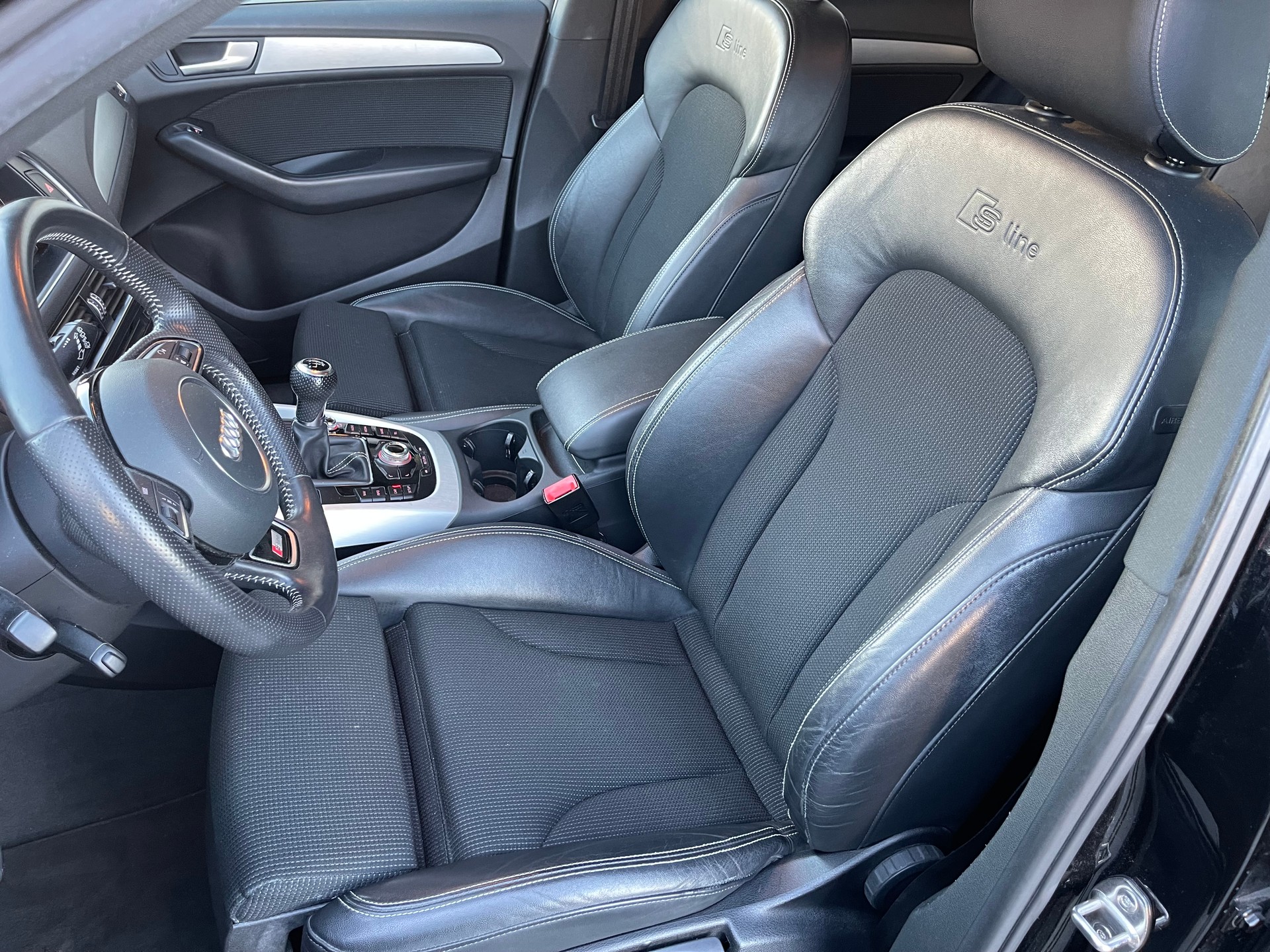 AUDI Q5 2.0 TDI S-Line-image-12