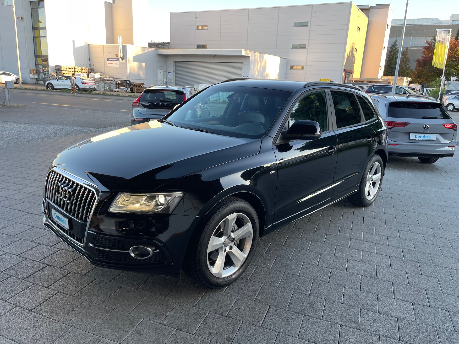 AUDI Q5 2.0 TDI S-Line-image-1