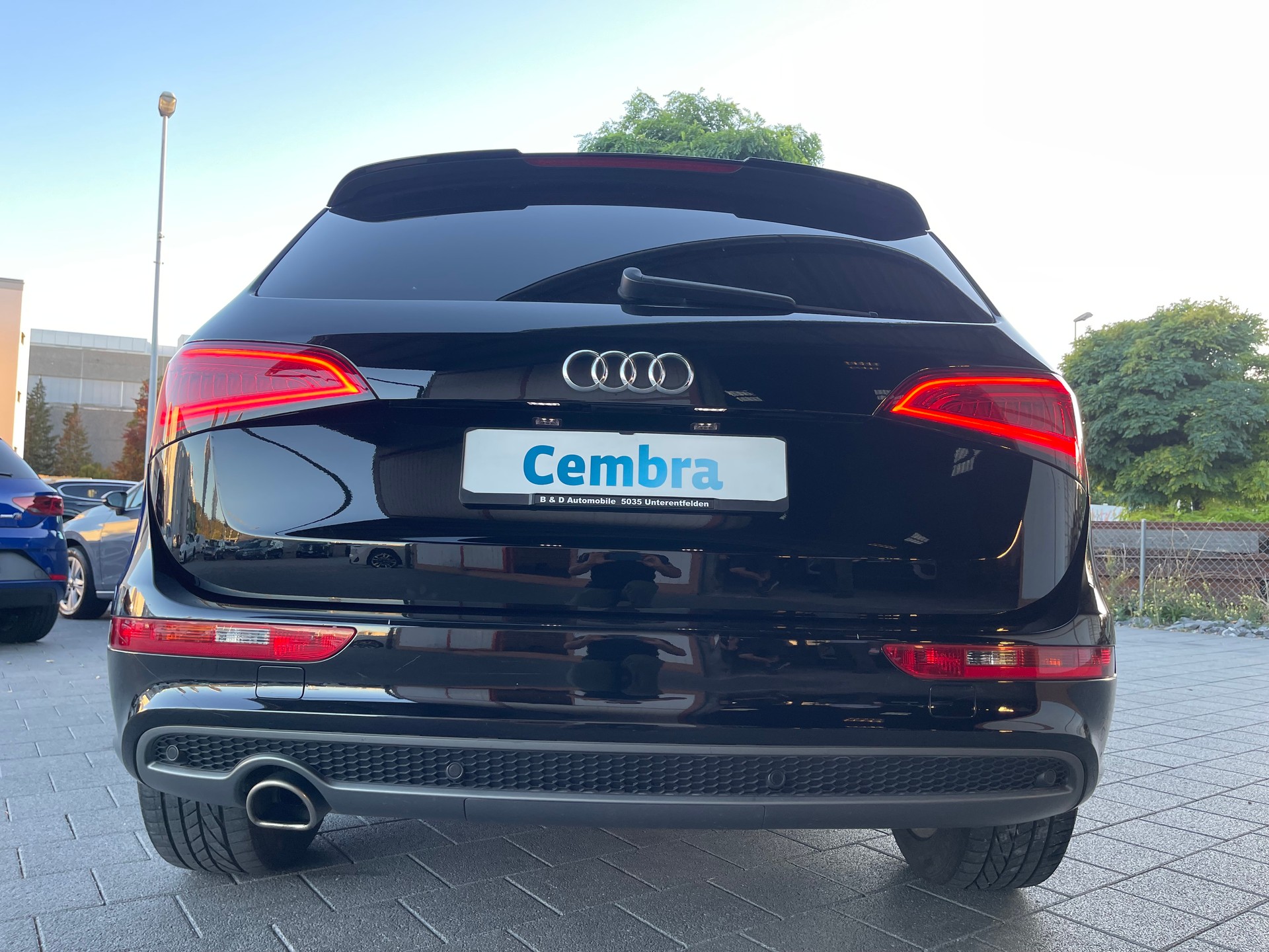 AUDI Q5 2.0 TDI S-Line-image-6