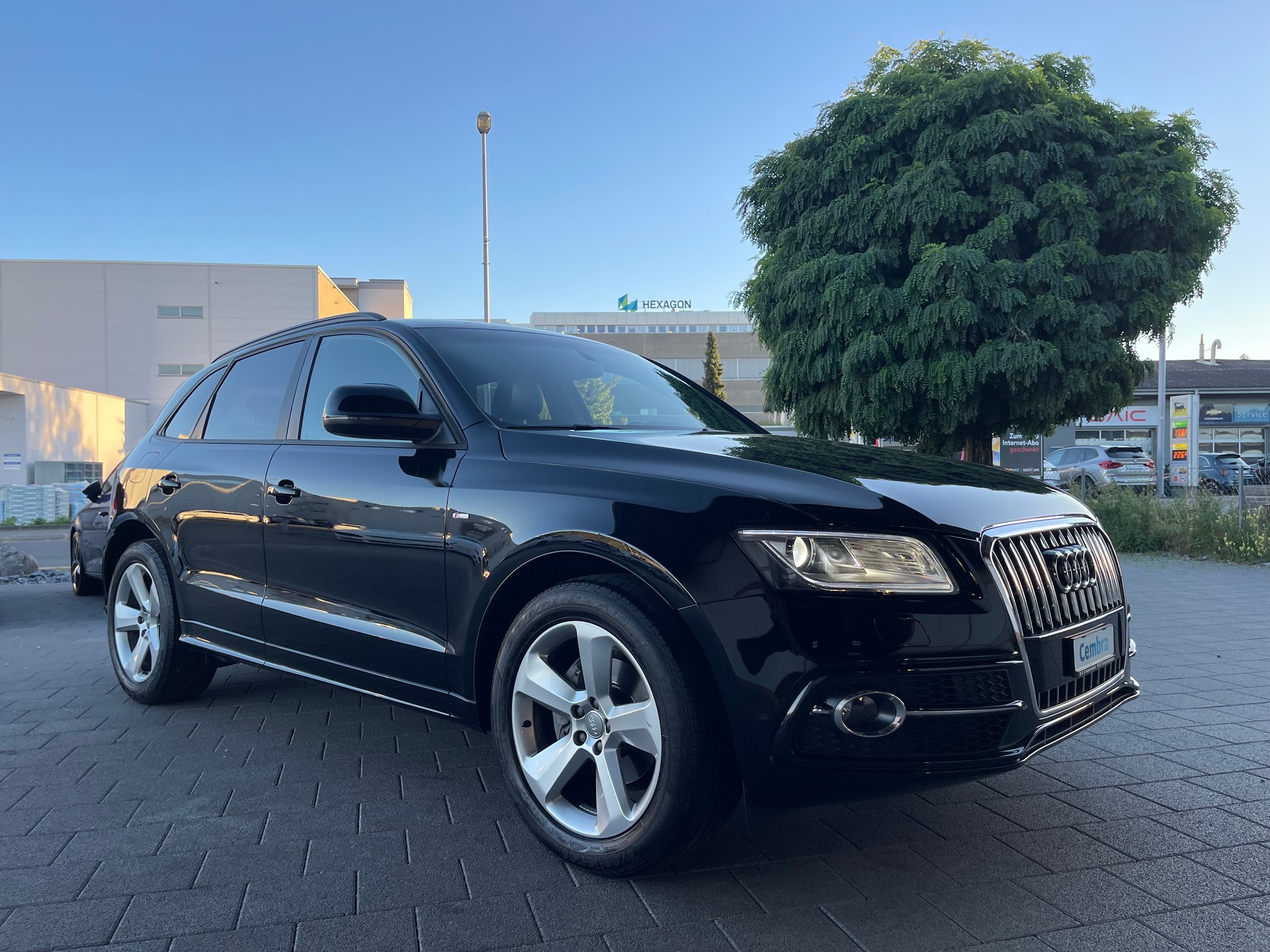 AUDI Q5 2.0 TDI S-Line-image-2