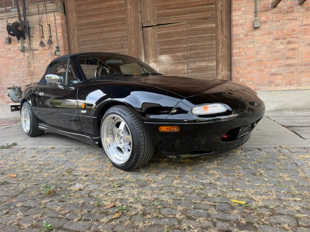 MAZDA MX-5 1.6i-16-image-17