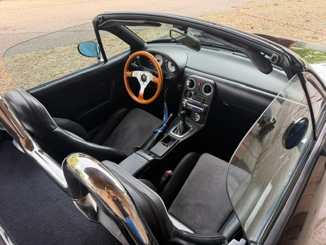 MAZDA MX-5 1.6i-16-image-8