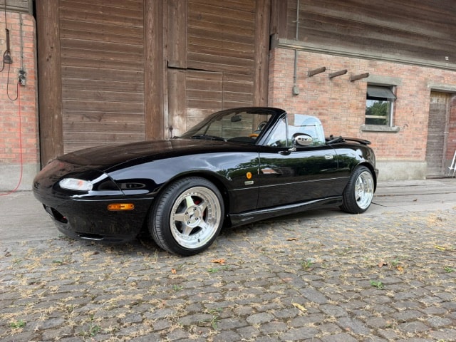 MAZDA MX-5 1.6i-16-image-5