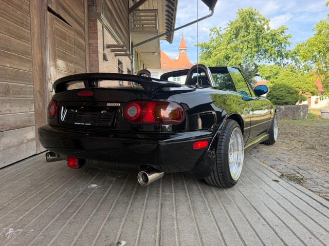 MAZDA MX-5 1.6i-16-image-15