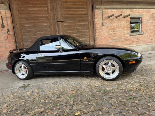 MAZDA MX-5 1.6i-16-image-18