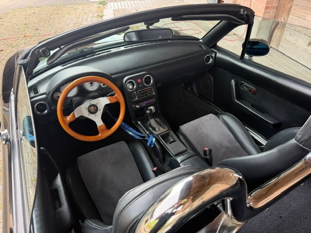 MAZDA MX-5 1.6i-16-image-9