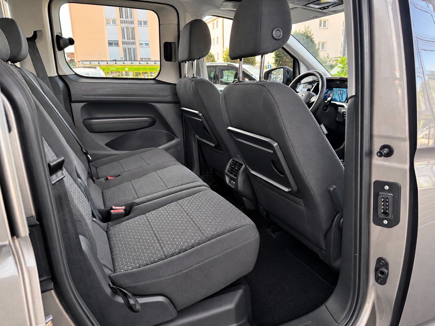 FORD Tourneo Connect 2.0 EcoBlue Titanium Automat-image-12