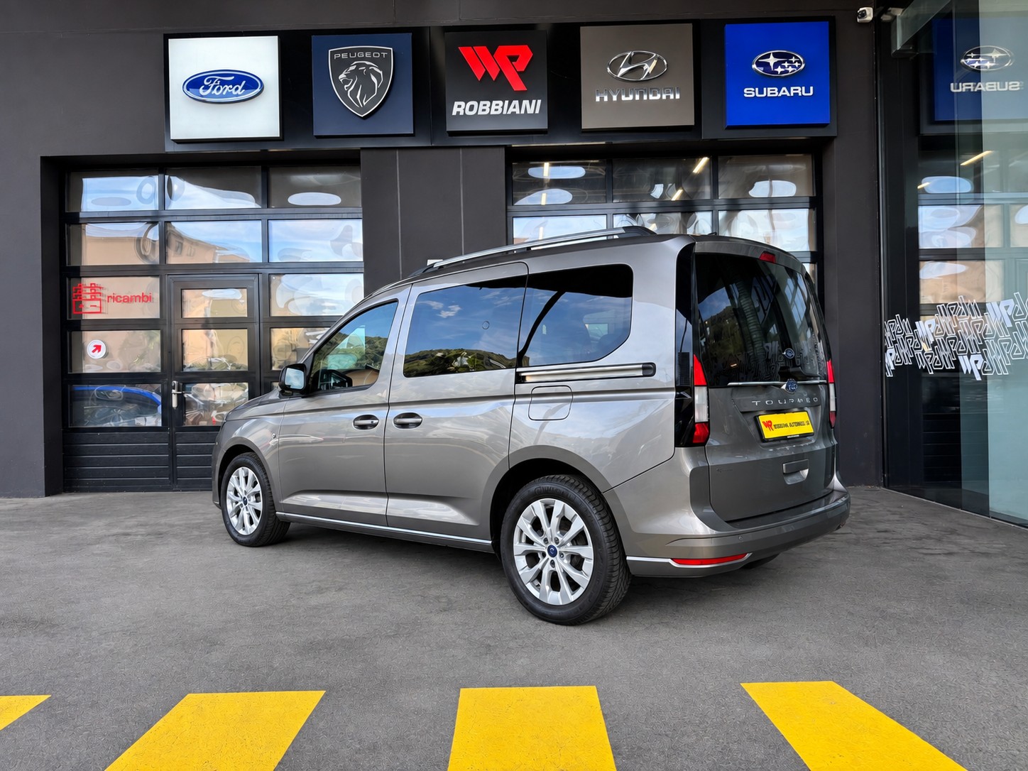 FORD Tourneo Connect 2.0 EcoBlue Titanium Automat-image-2