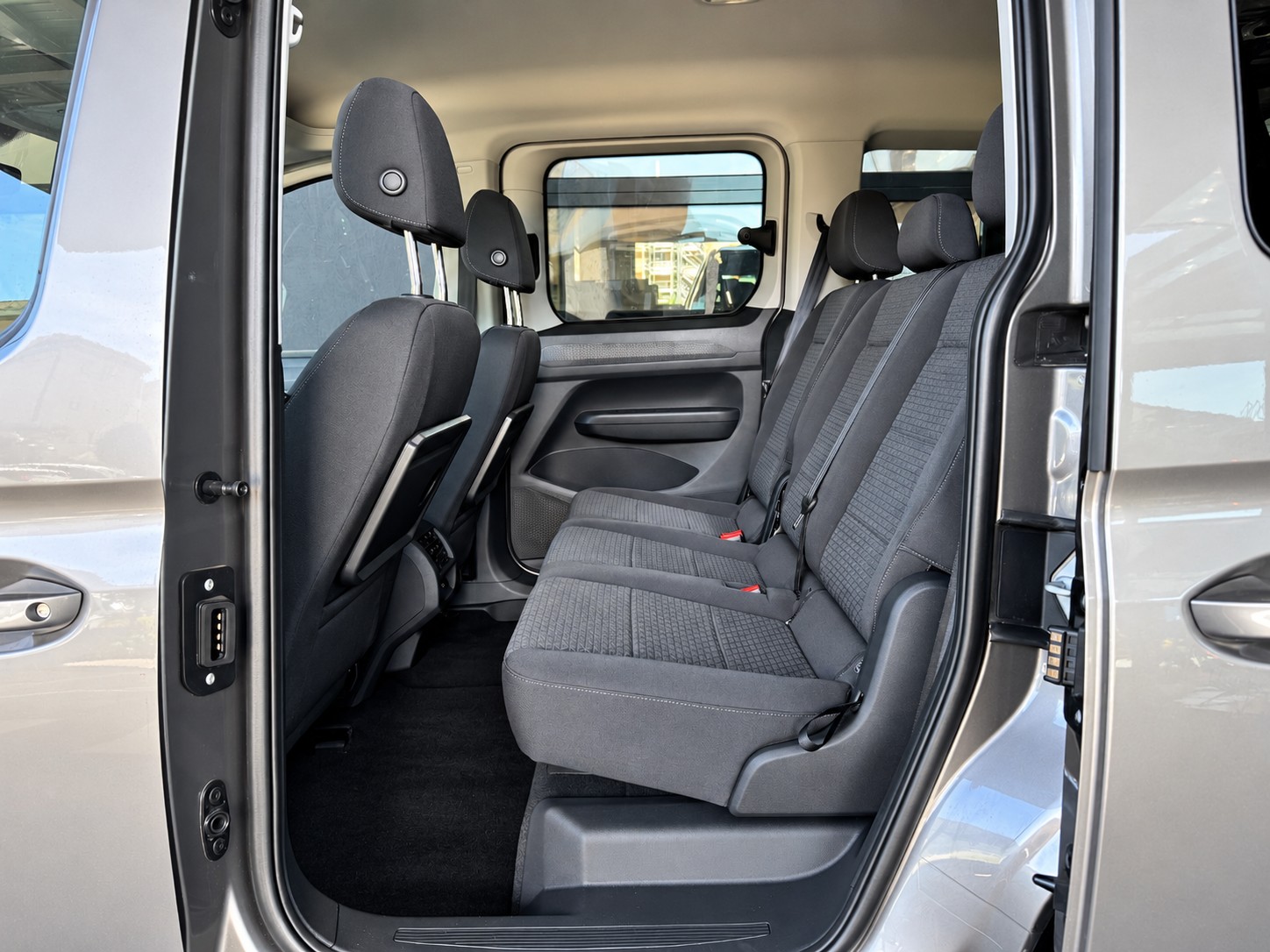 FORD Tourneo Connect 2.0 EcoBlue Titanium Automat-image-11