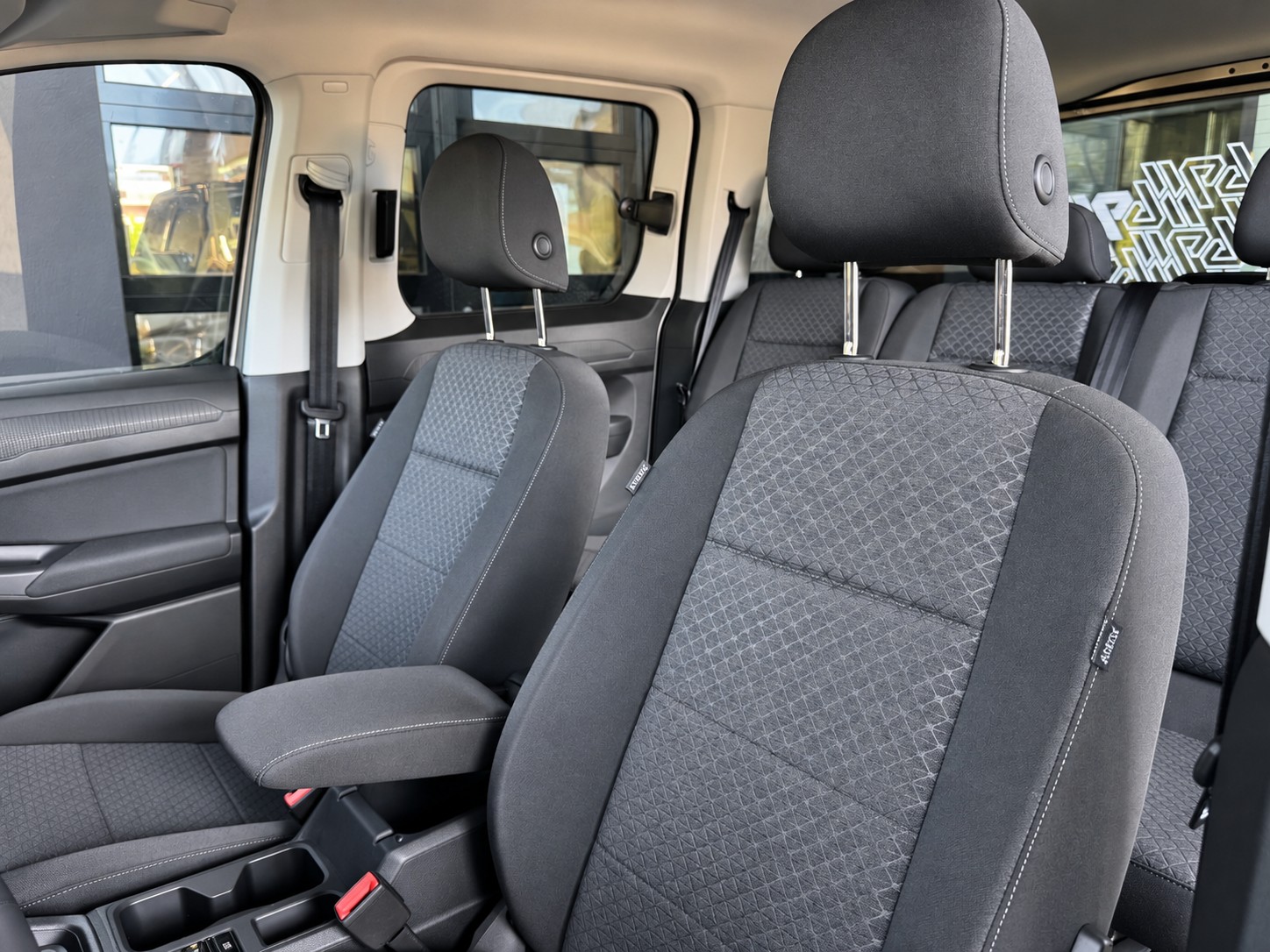 FORD Tourneo Connect 2.0 EcoBlue Titanium Automat-image-10