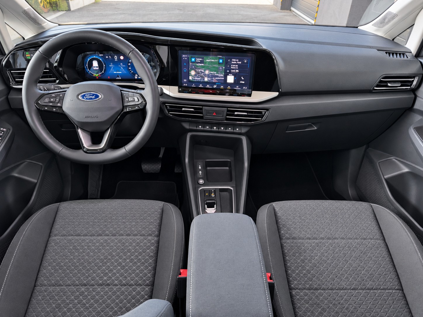 FORD Tourneo Connect 2.0 EcoBlue Titanium Automat-image-5