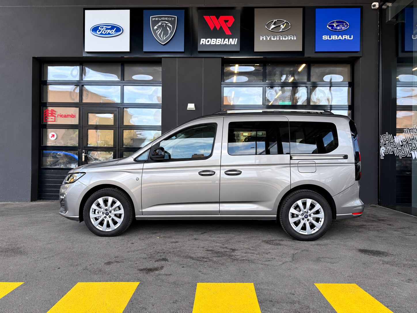 FORD Tourneo Connect 2.0 EcoBlue Titanium Automat-image-1