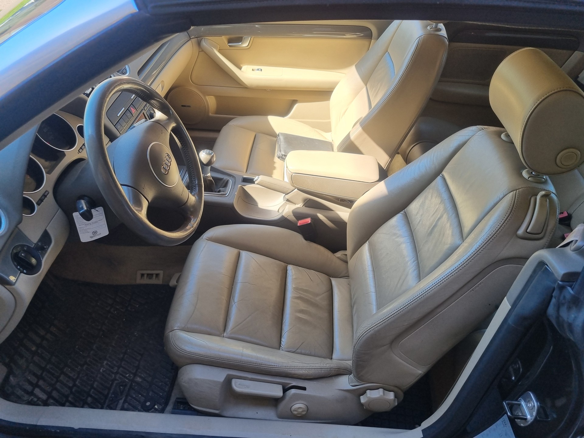 AUDI A4 Cabriolet 2.4 V6-image-7