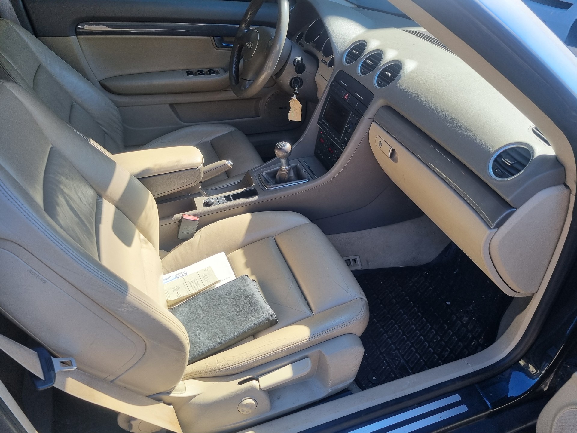 AUDI A4 Cabriolet 2.4 V6-image-4