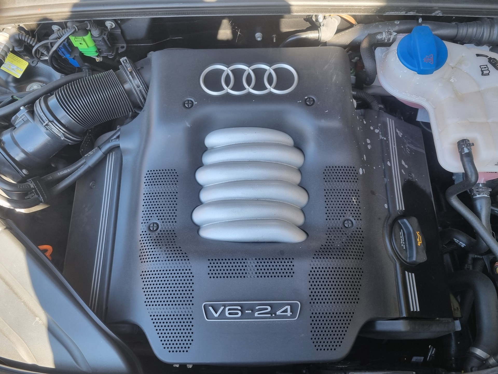 AUDI A4 Cabriolet 2.4 V6-image-13