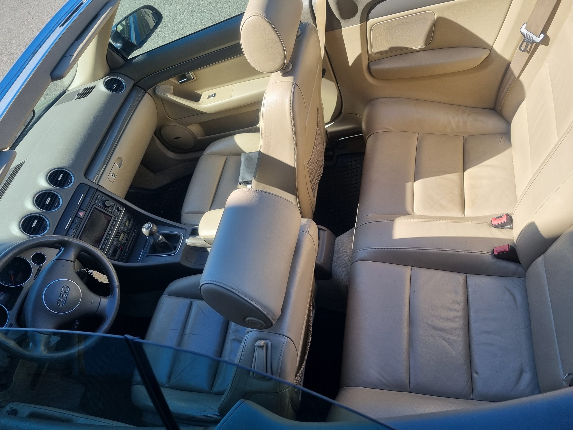 AUDI A4 Cabriolet 2.4 V6-image-11