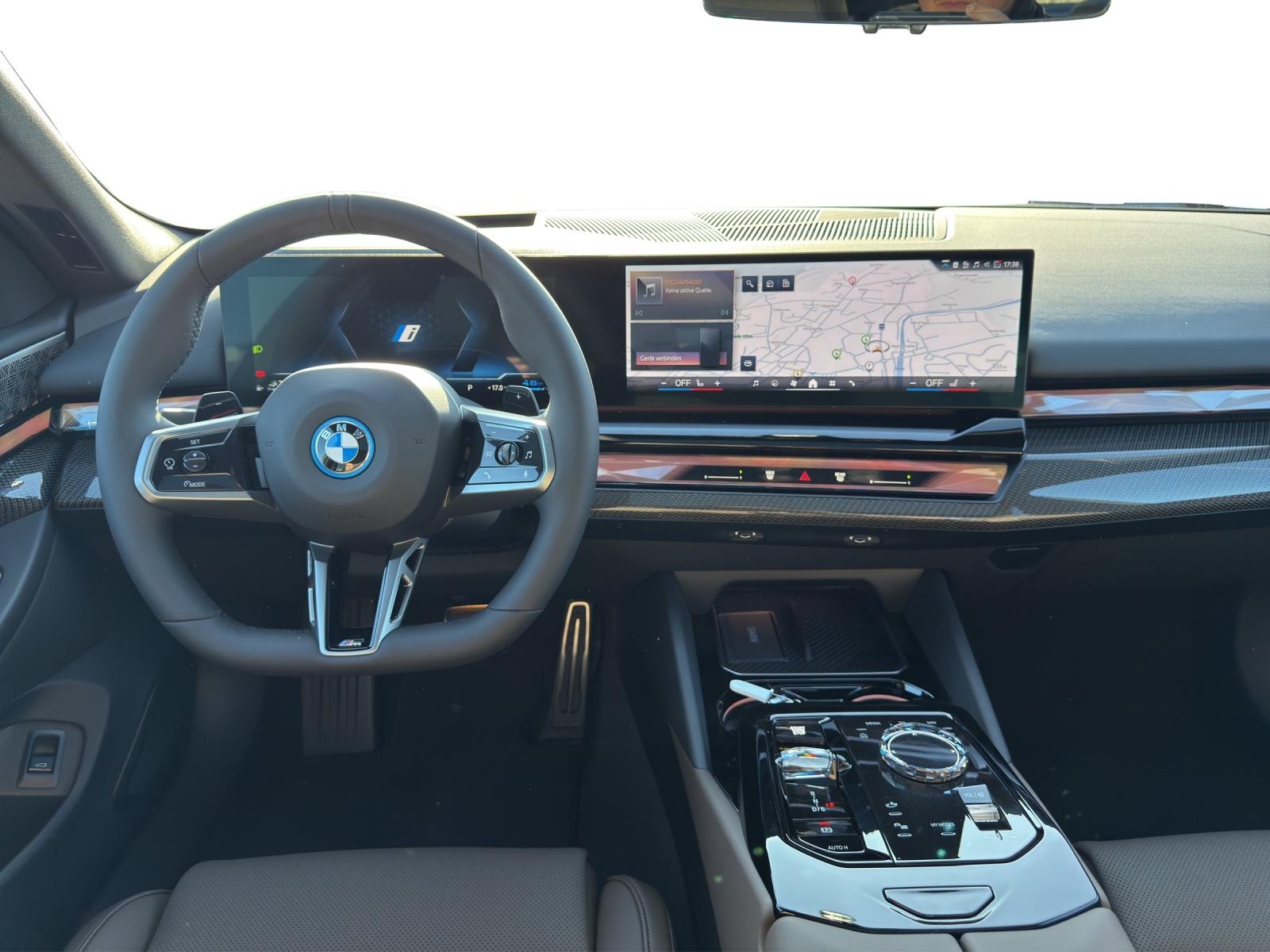 BMW 550e xDrive Limousine M Sport Pro-image-11