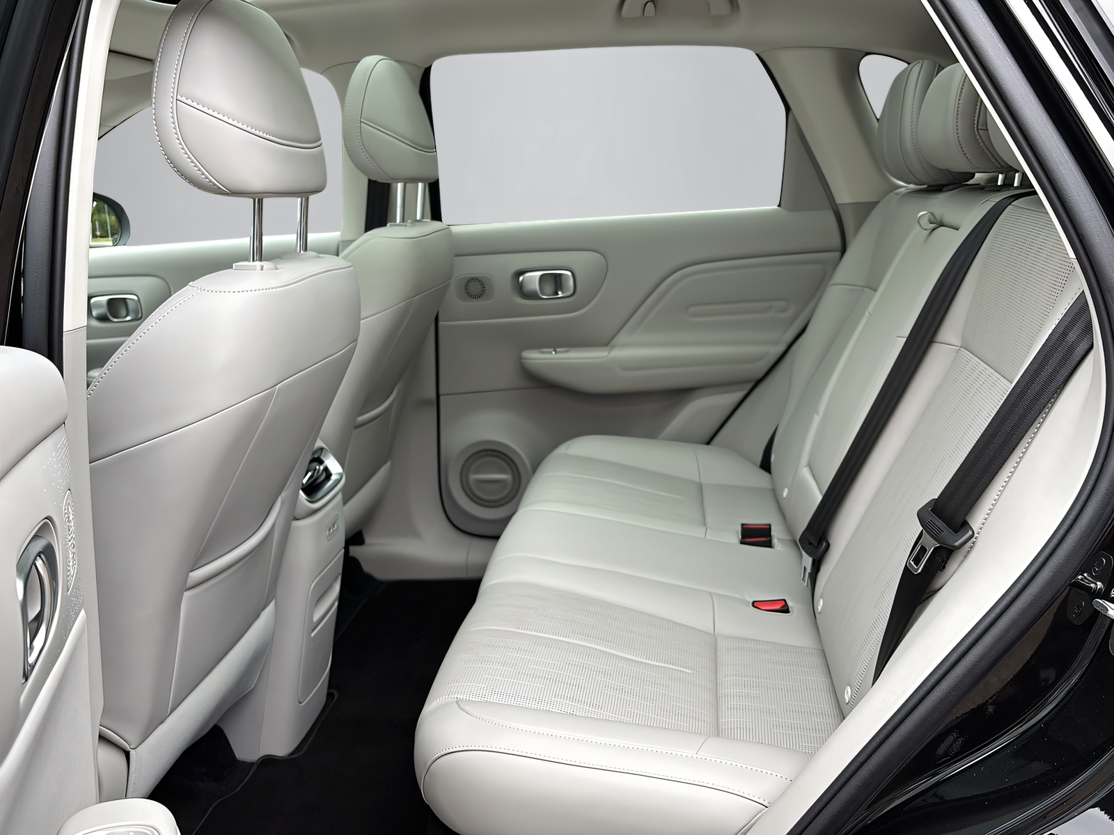LEAPMOTOR B10 Hybrid EV-image-6