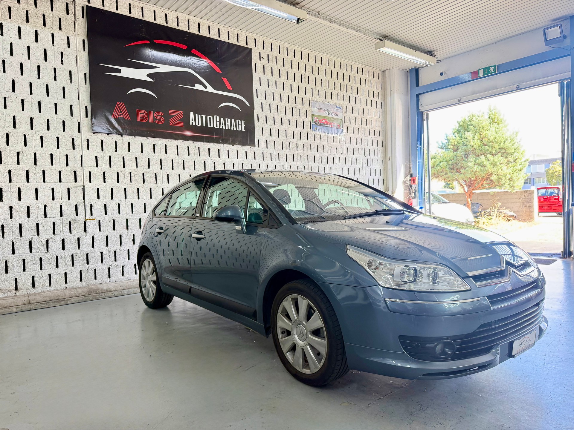 CITROEN C4 Berline 2.0i 16V Exclusive Automatic-image-2