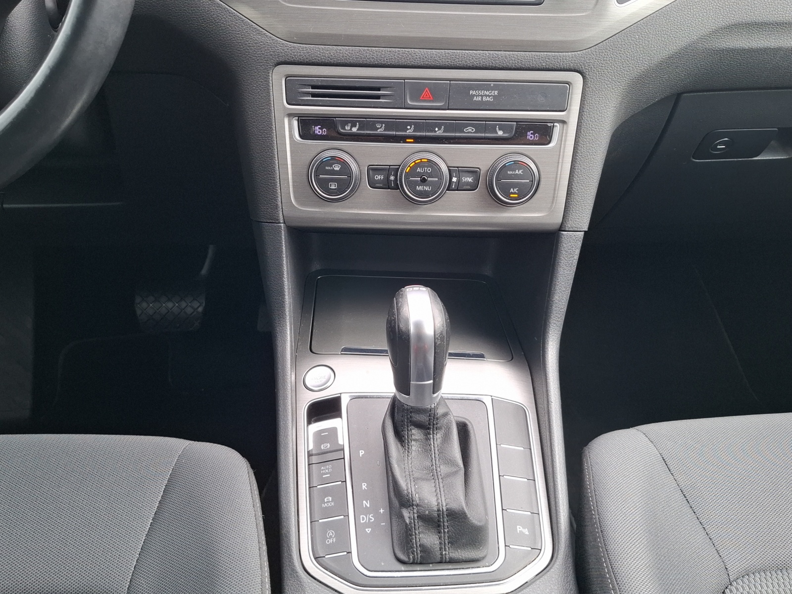VW Golf Sportsvan 1.6 TDI Comfortline DSG // Anhängerkupplung // 8-fach Aluminiumbereift-image-12