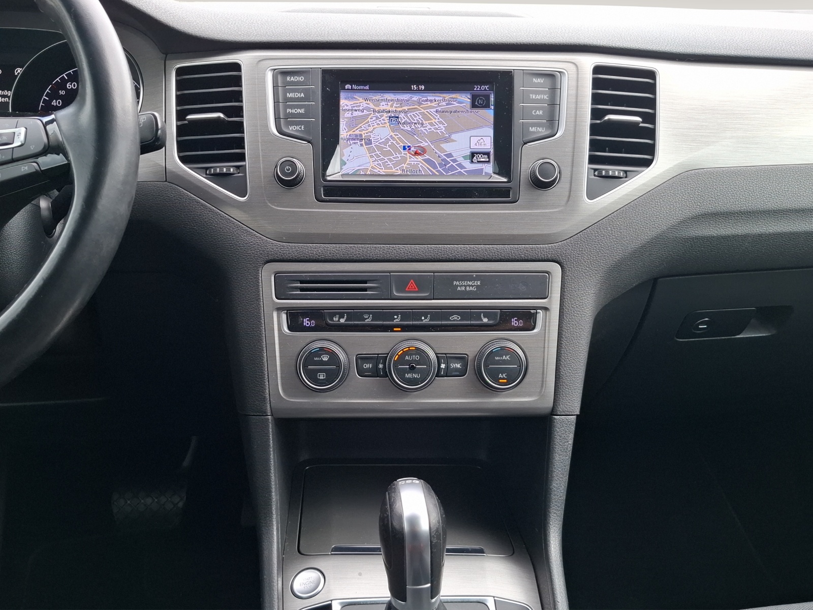 VW Golf Sportsvan 1.6 TDI Comfortline DSG // Anhängerkupplung // 8-fach Aluminiumbereift-image-13