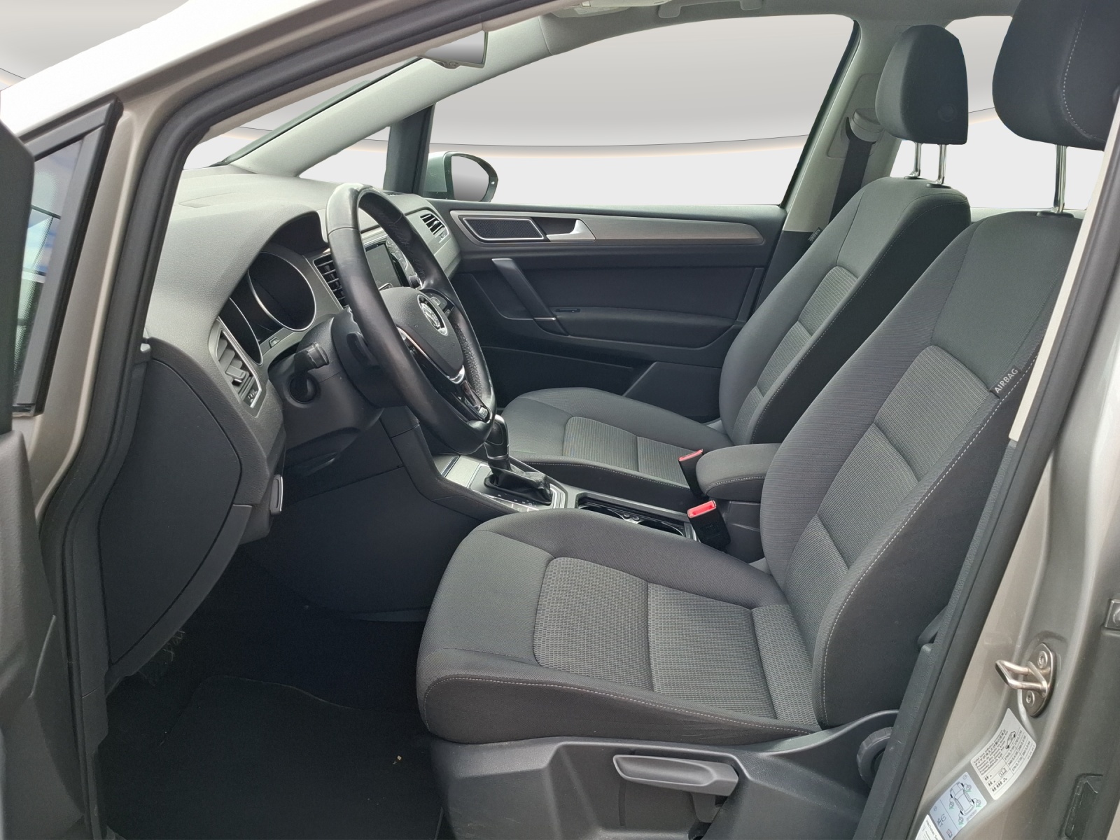 VW Golf Sportsvan 1.6 TDI Comfortline DSG // Anhängerkupplung // 8-fach Aluminiumbereift-image-8