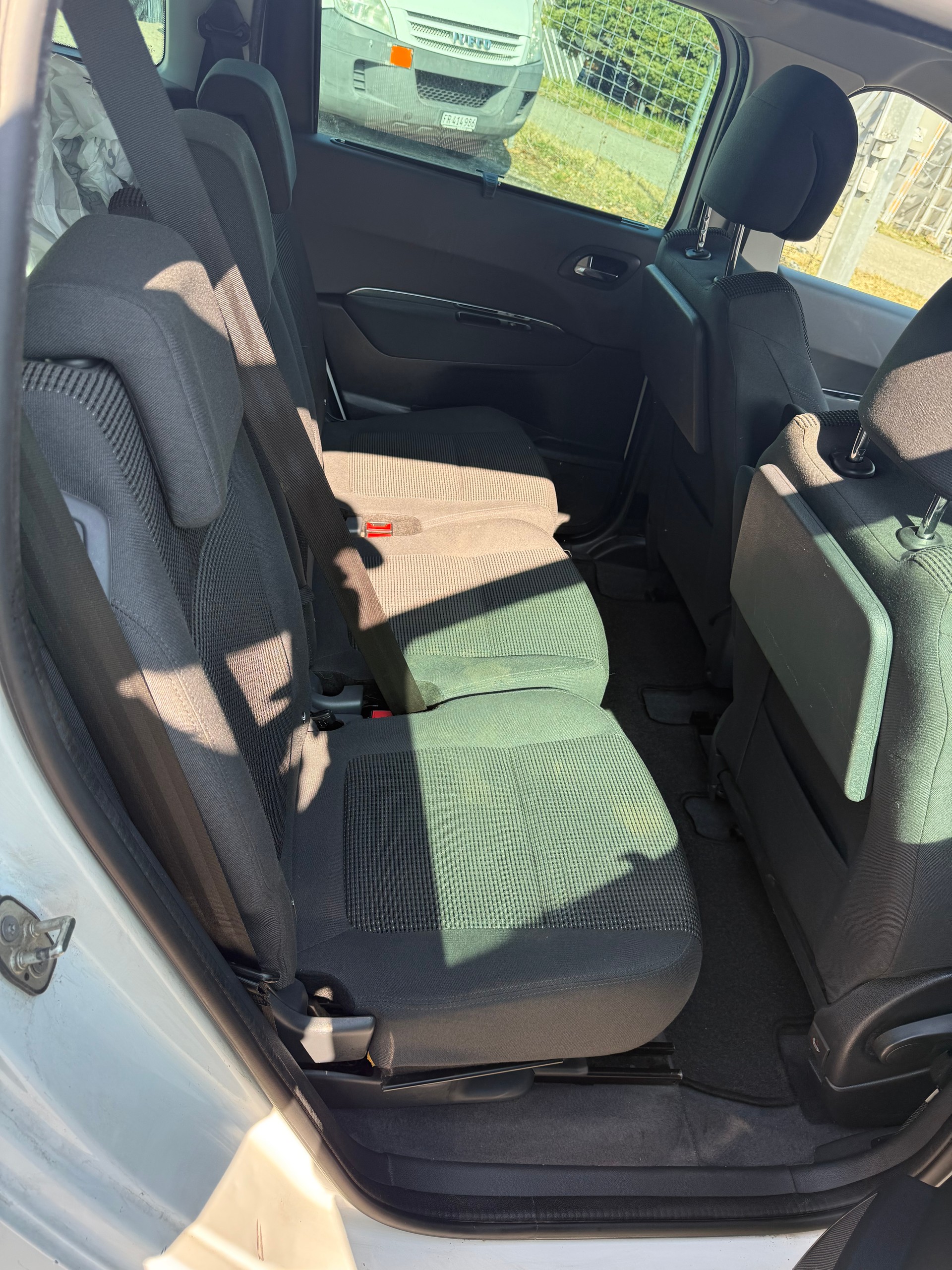 PEUGEOT 5008 2.0 BlueHDI Allure-image-7