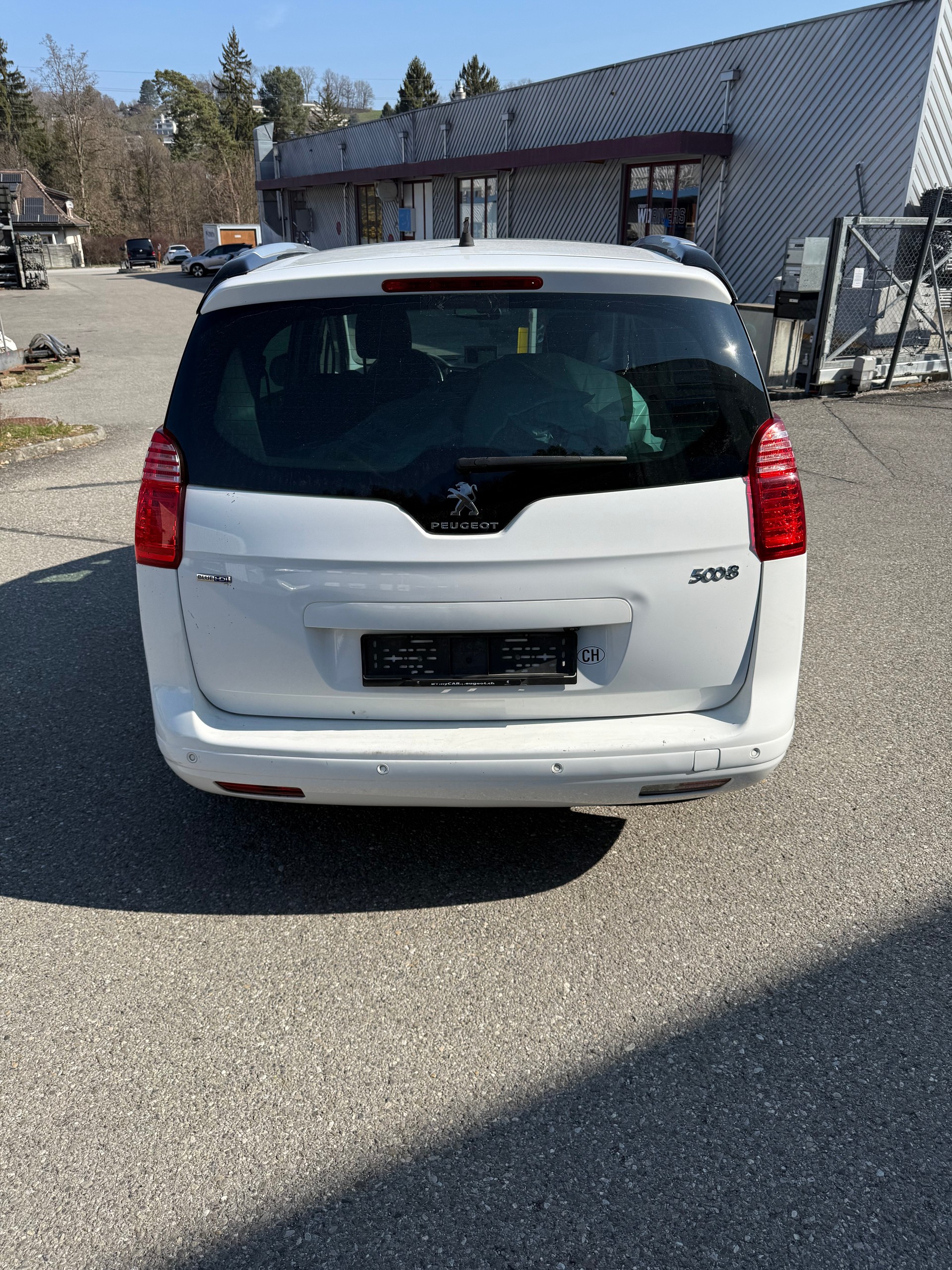 PEUGEOT 5008 2.0 BlueHDI Allure-image-4