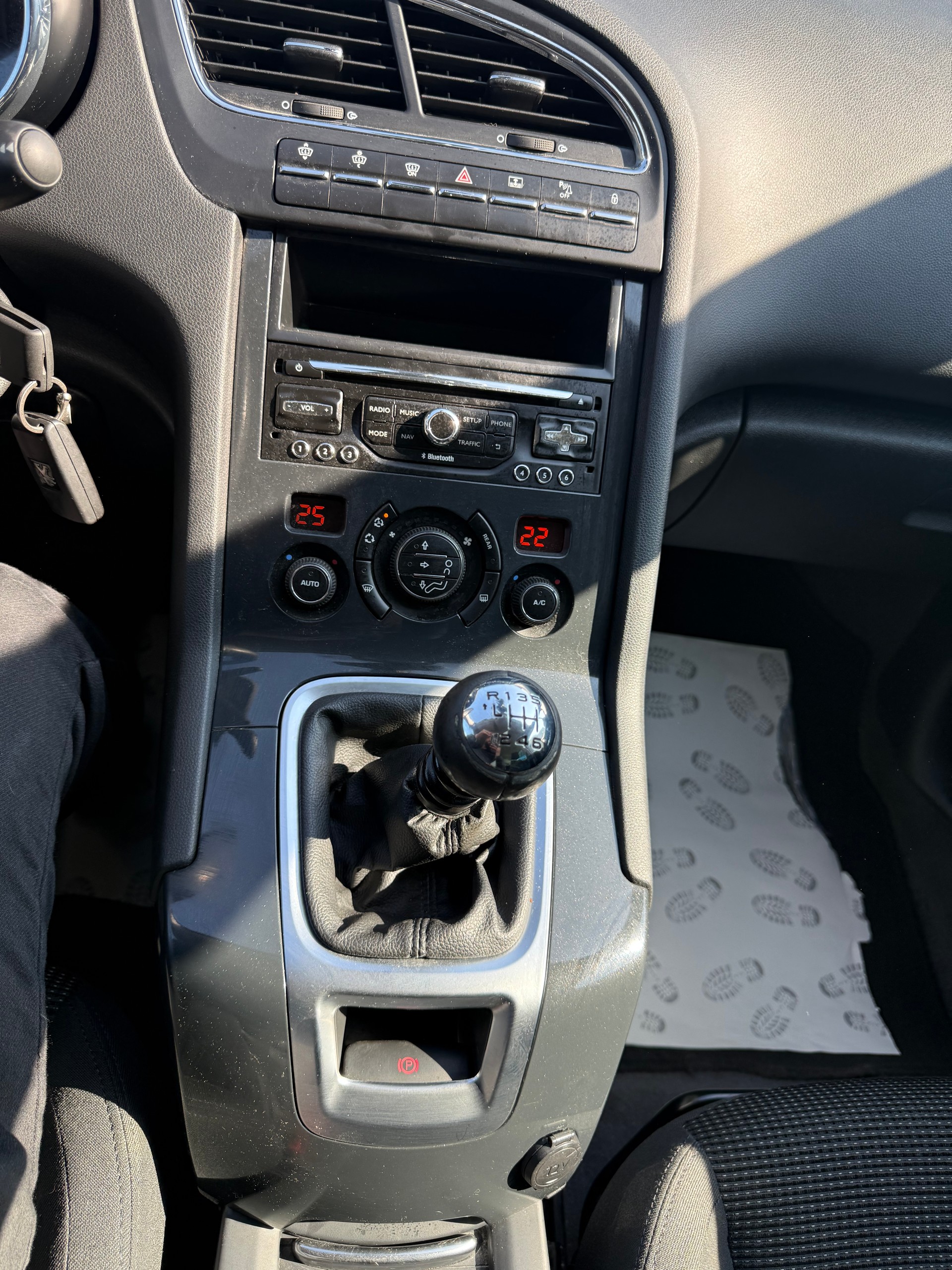 PEUGEOT 5008 2.0 BlueHDI Allure-image-11