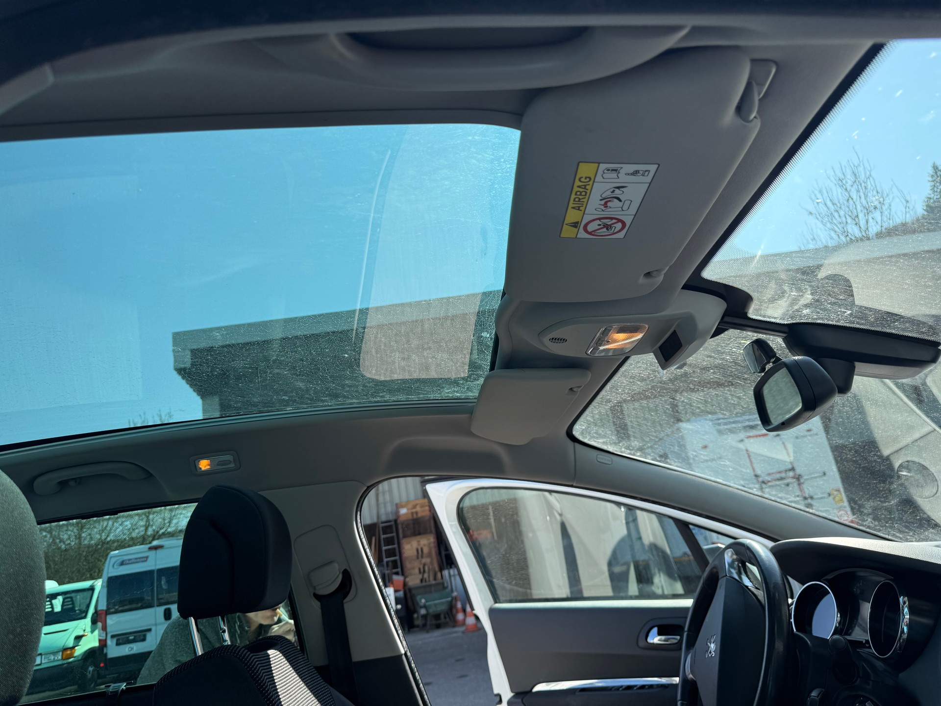 PEUGEOT 5008 2.0 BlueHDI Allure-image-13