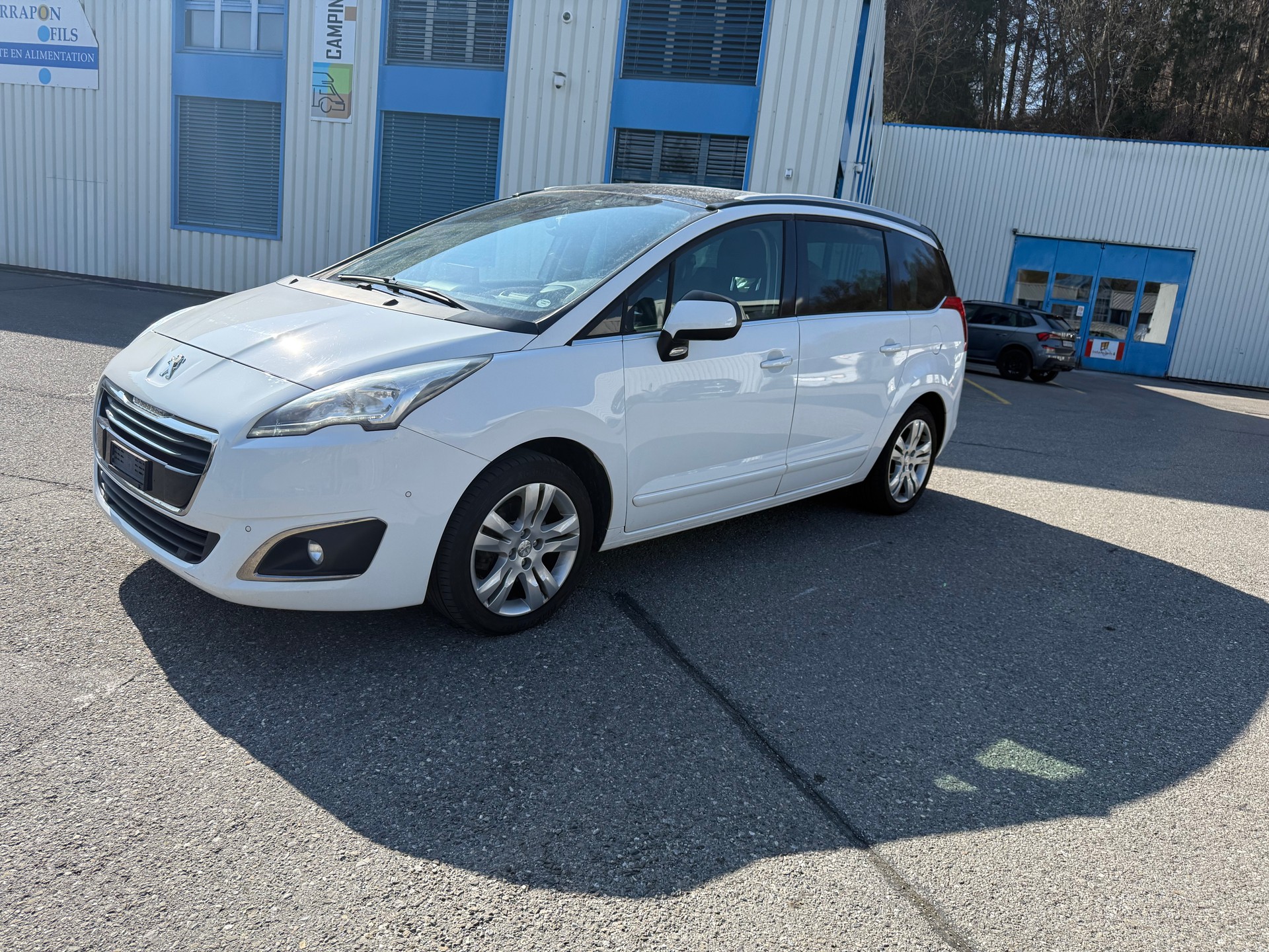 PEUGEOT 5008 2.0 BlueHDI Allure-image-0