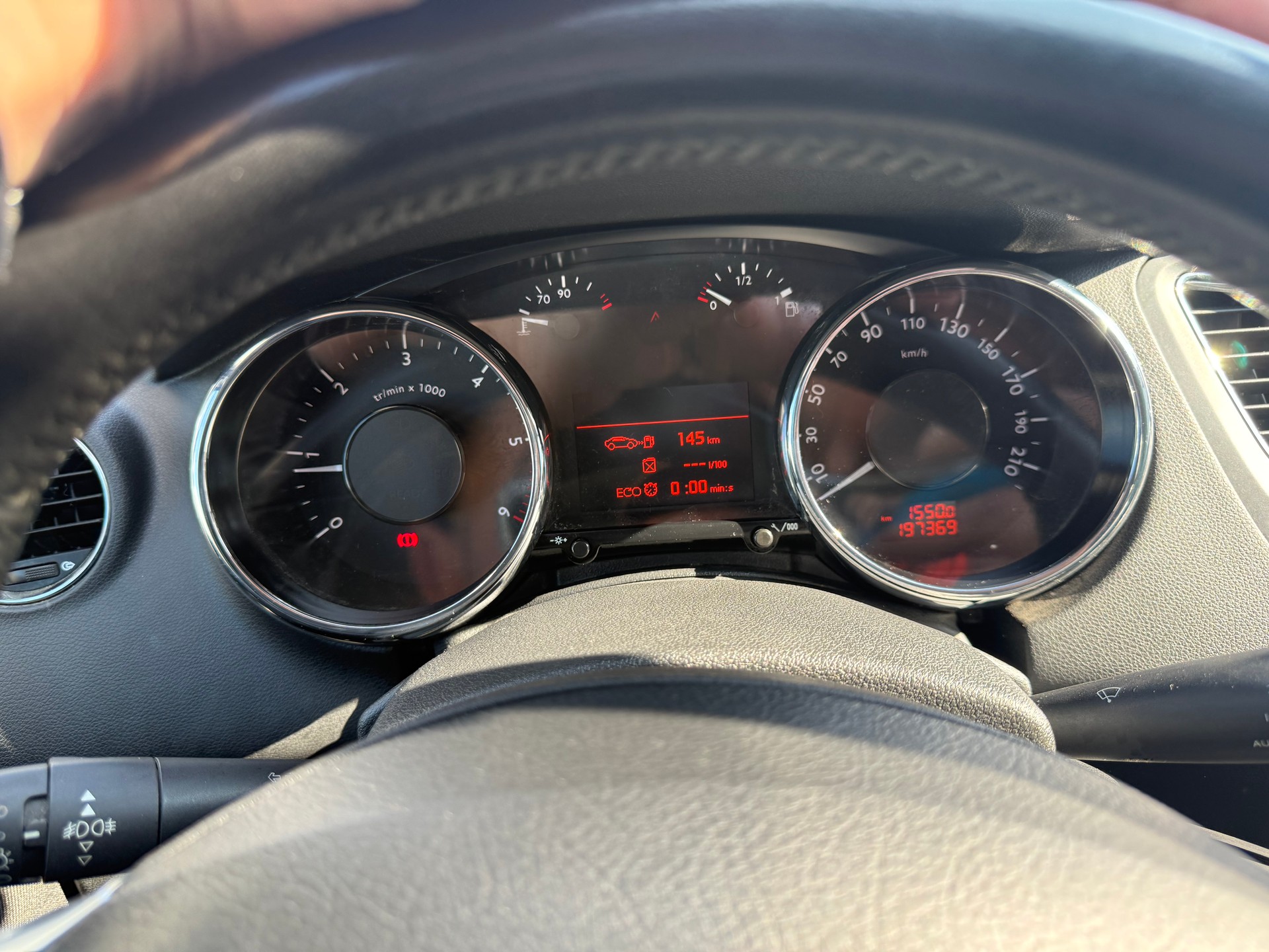 PEUGEOT 5008 2.0 BlueHDI Allure-image-10