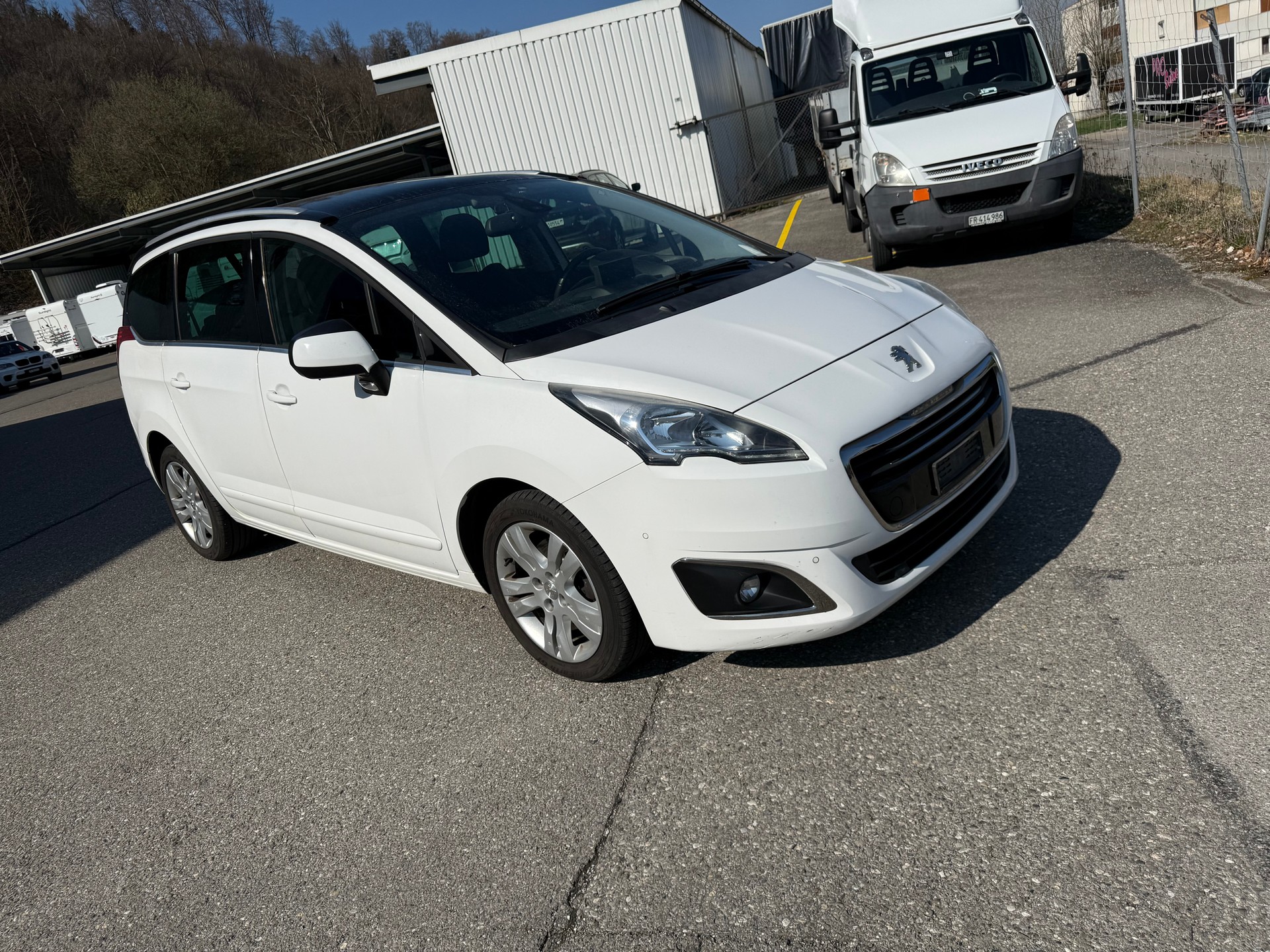 PEUGEOT 5008 2.0 BlueHDI Allure-image-2