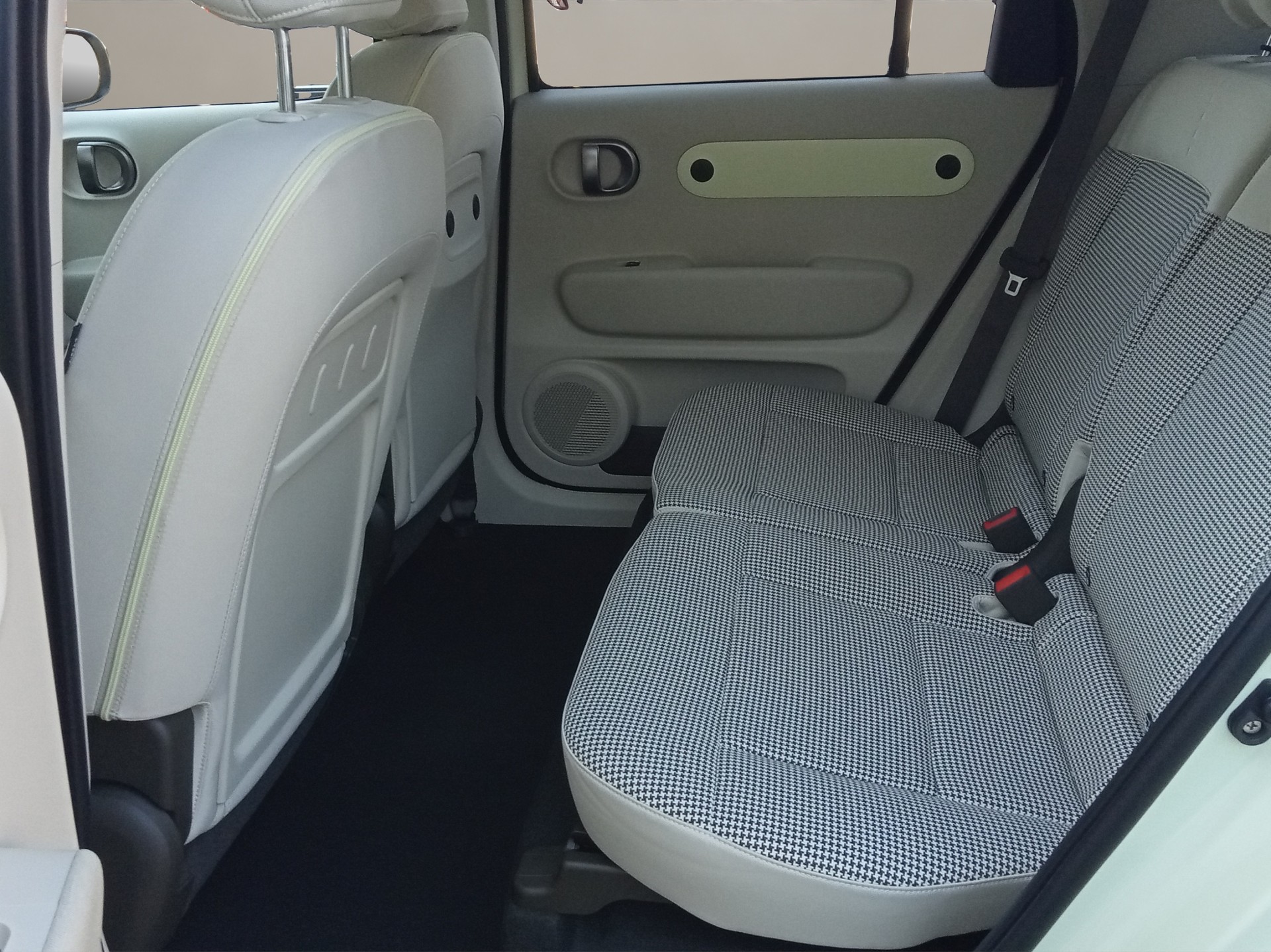 HYUNDAI Inster 49kWh Amplia-image-10