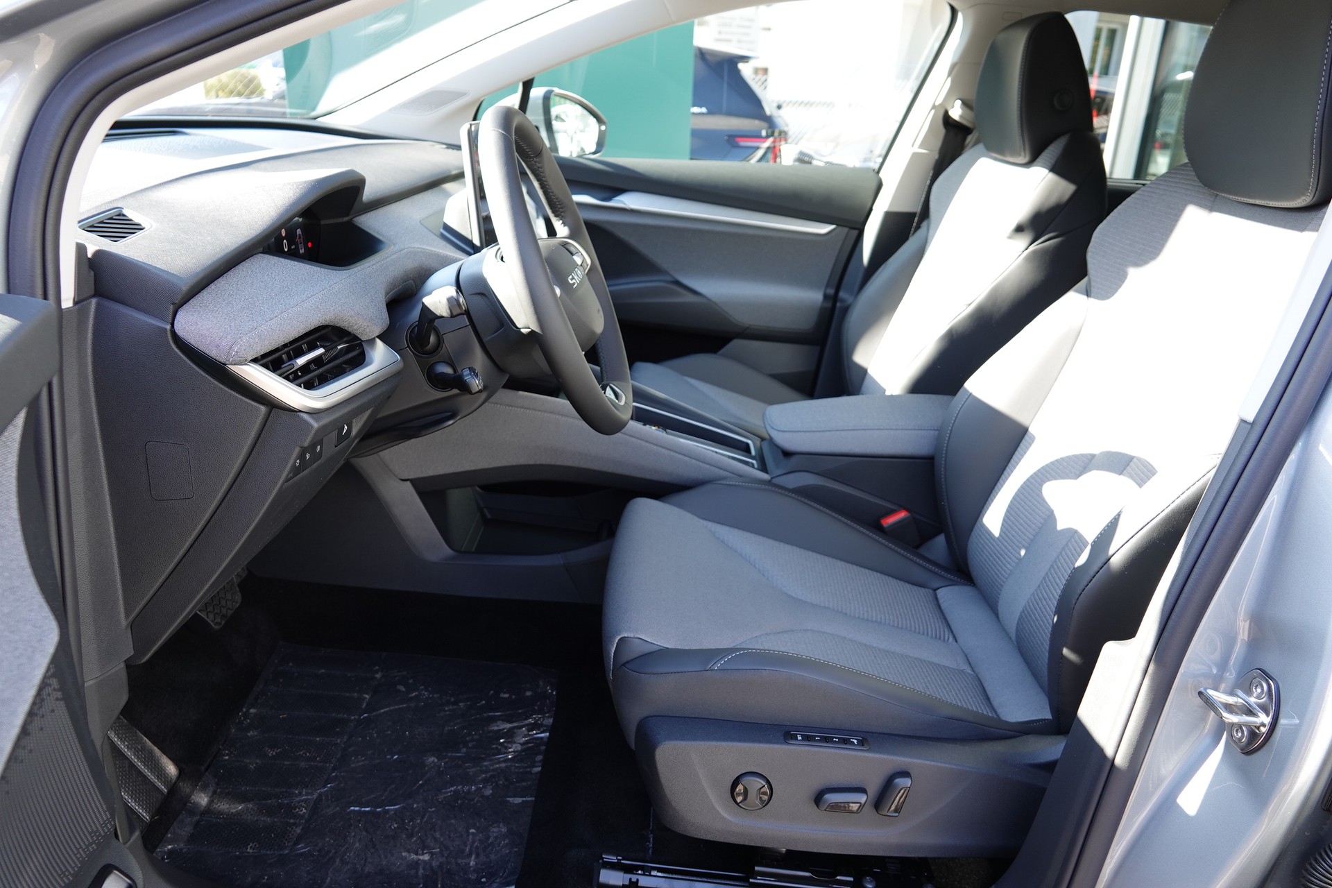 SKODA Enyaq 85x Dynamic-image-13