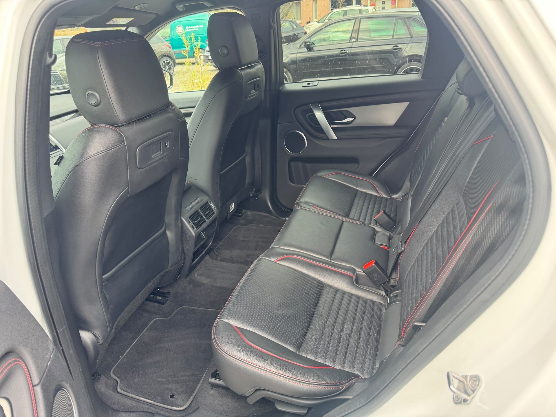 LAND ROVER Discovery Sport R Dyn P300e 1.5 PHEV HSE AT8-image-9